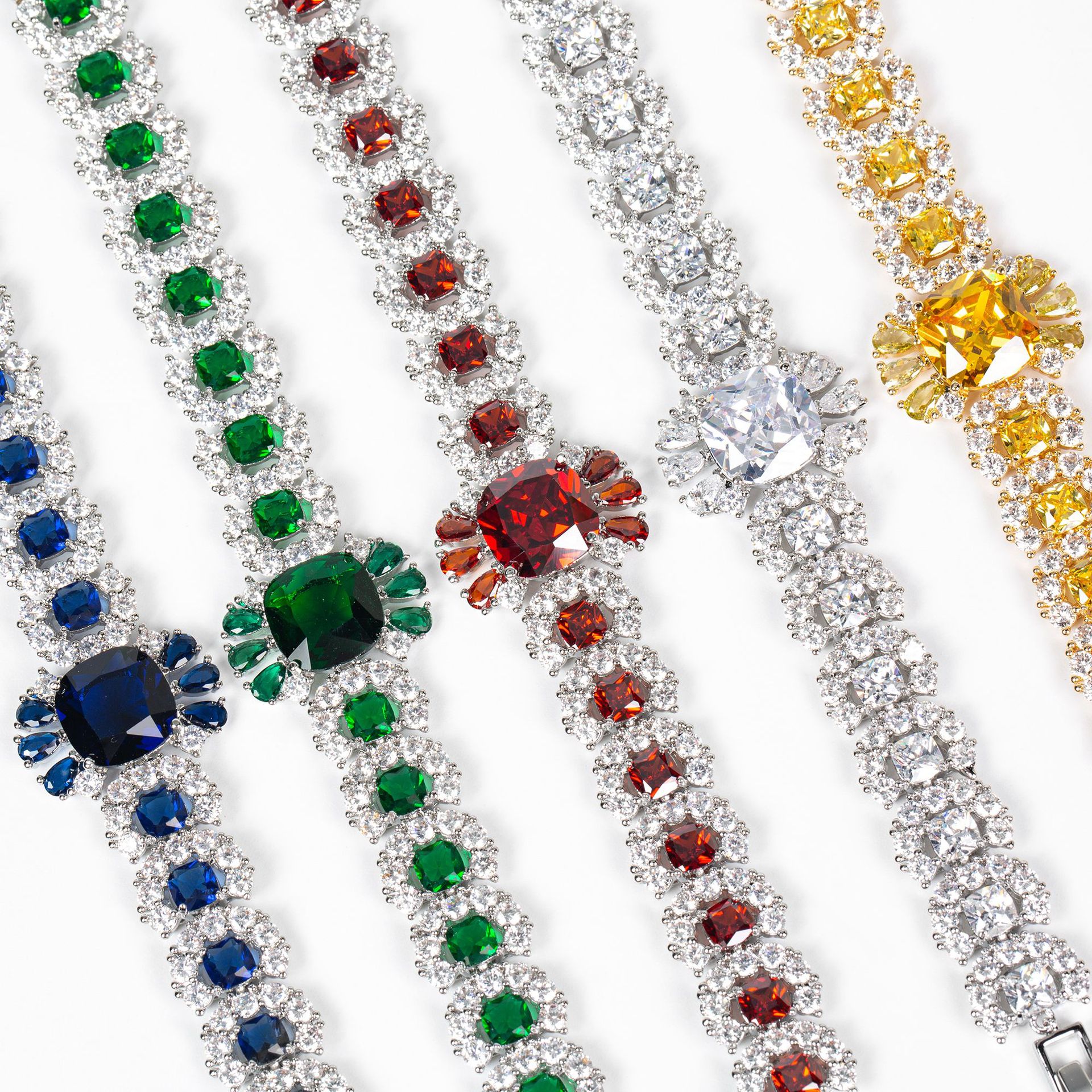 New elegant and beautiful zircon bracelet