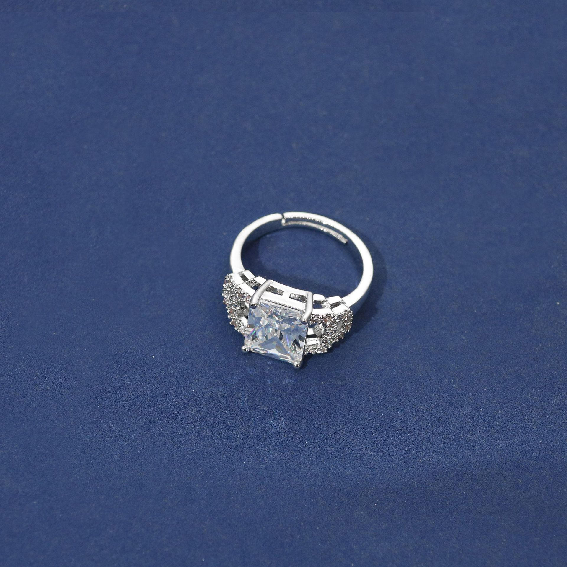 New high quality zircon ring