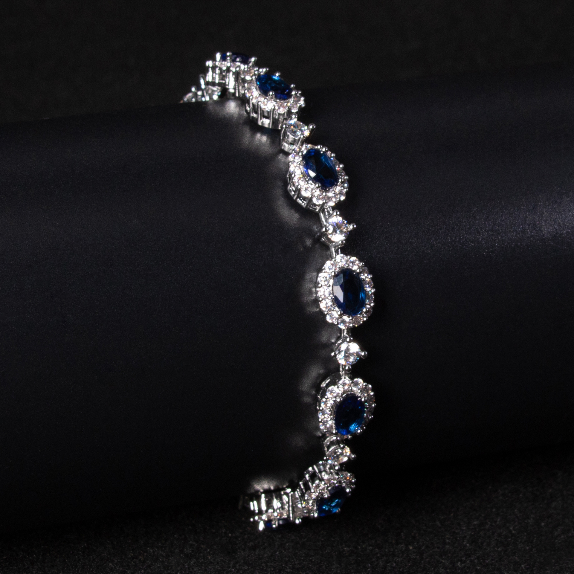 New elegant zircon bracelet