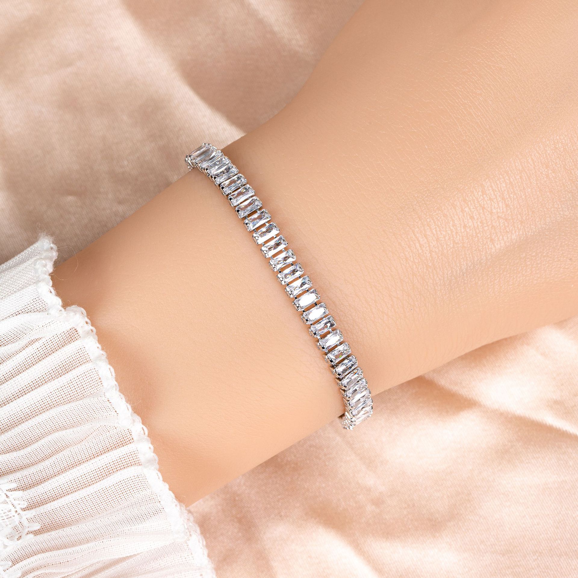 New simple zircon bracelet