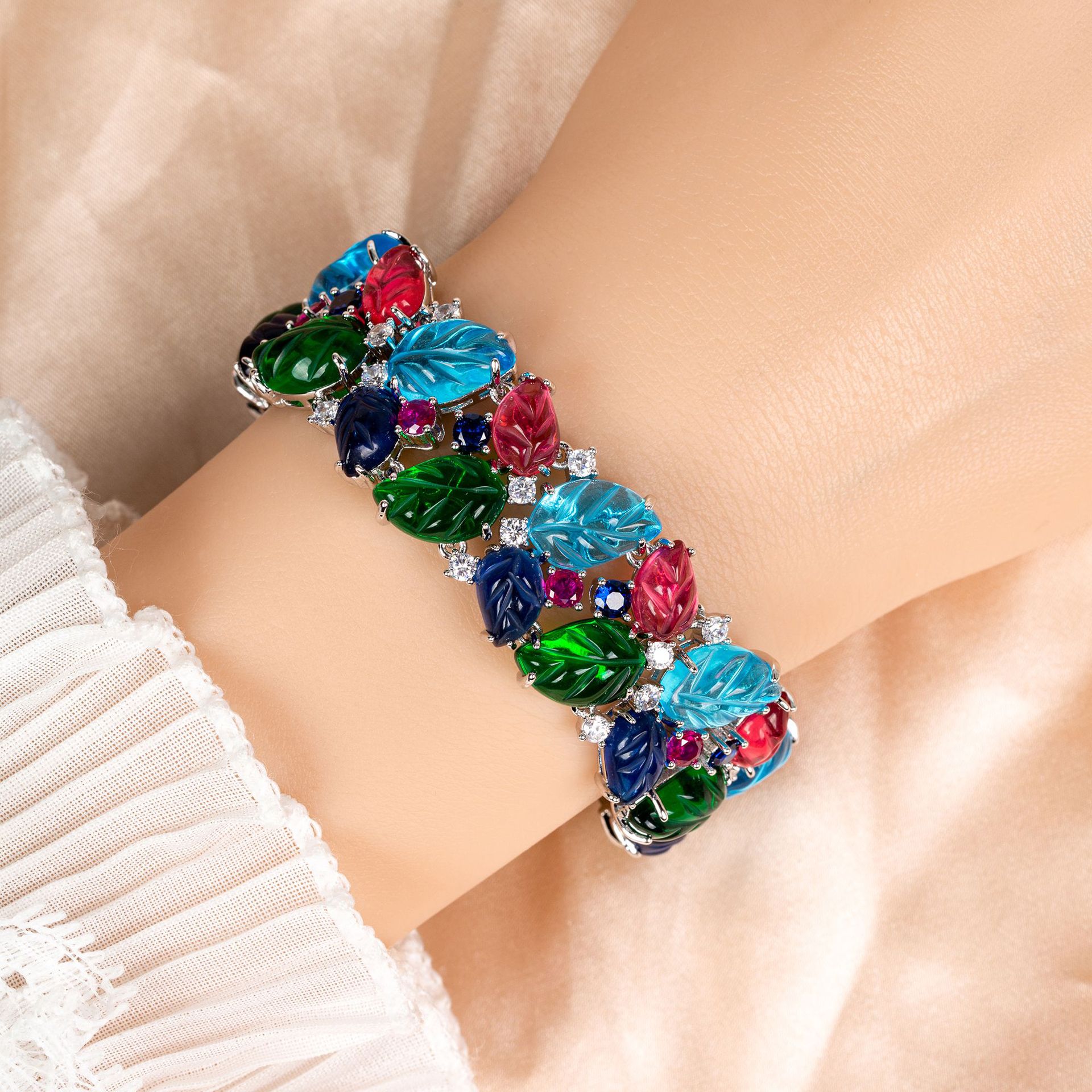 New elegant leaf zircon bracelet