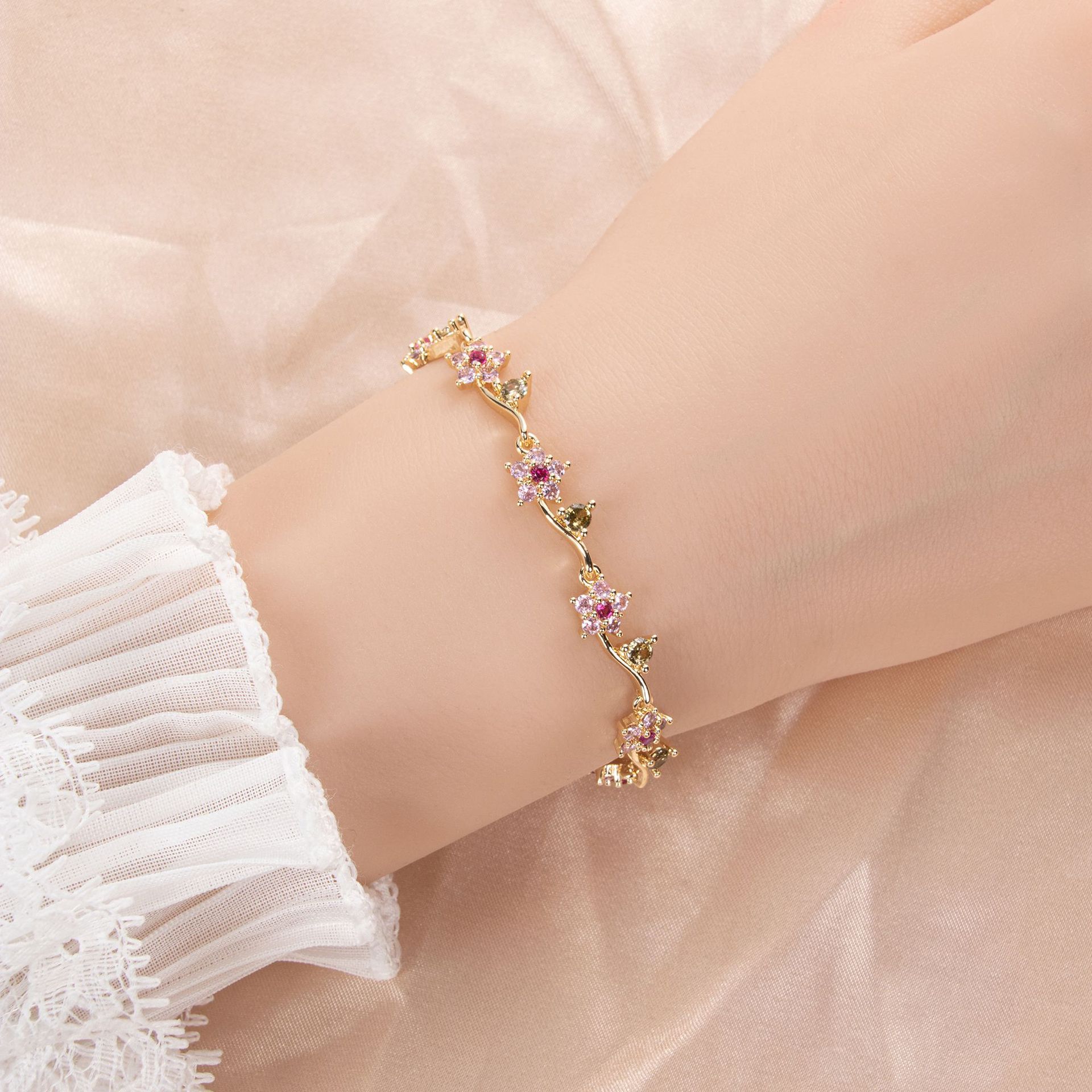 New creative branch zircon bracelet