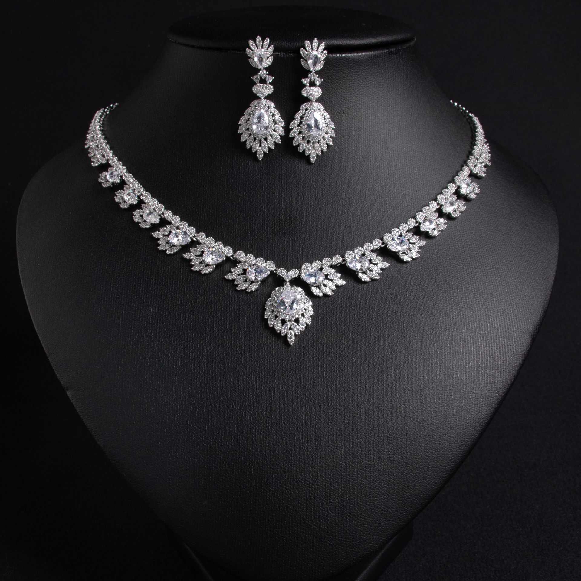 New zircon jewelry sets suitable for wholesale
