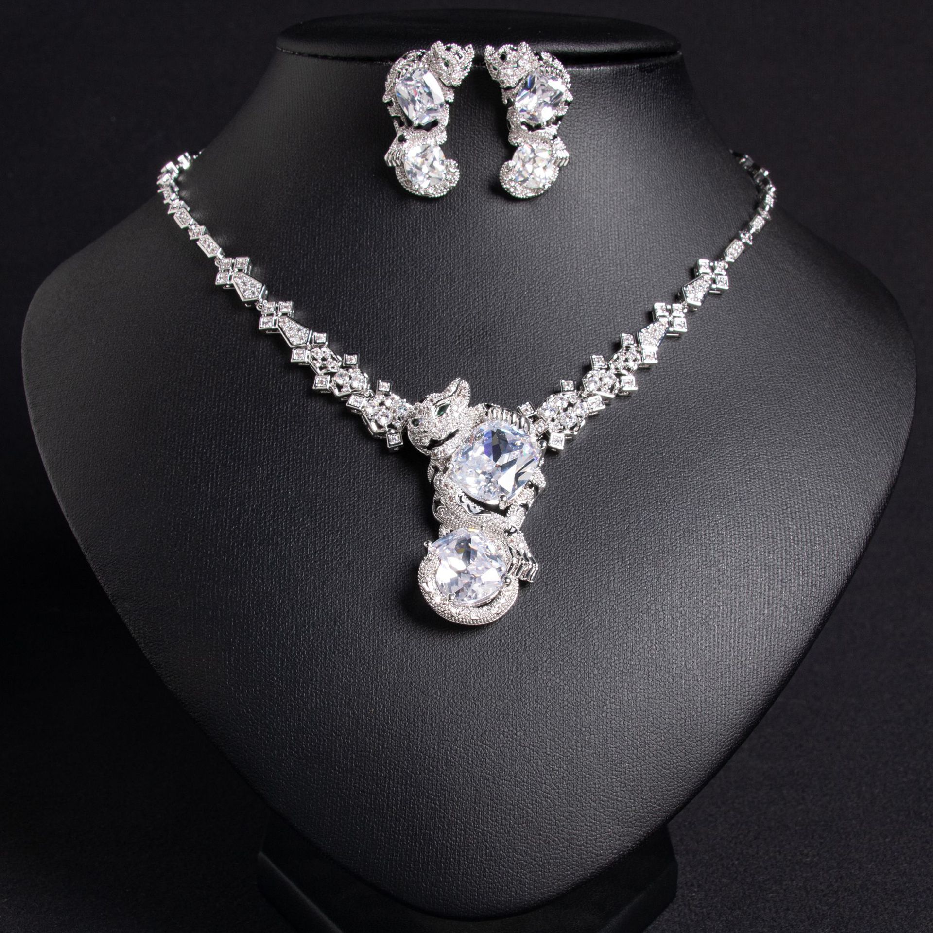 New Leopard Embracing Zircon Jewelry Set