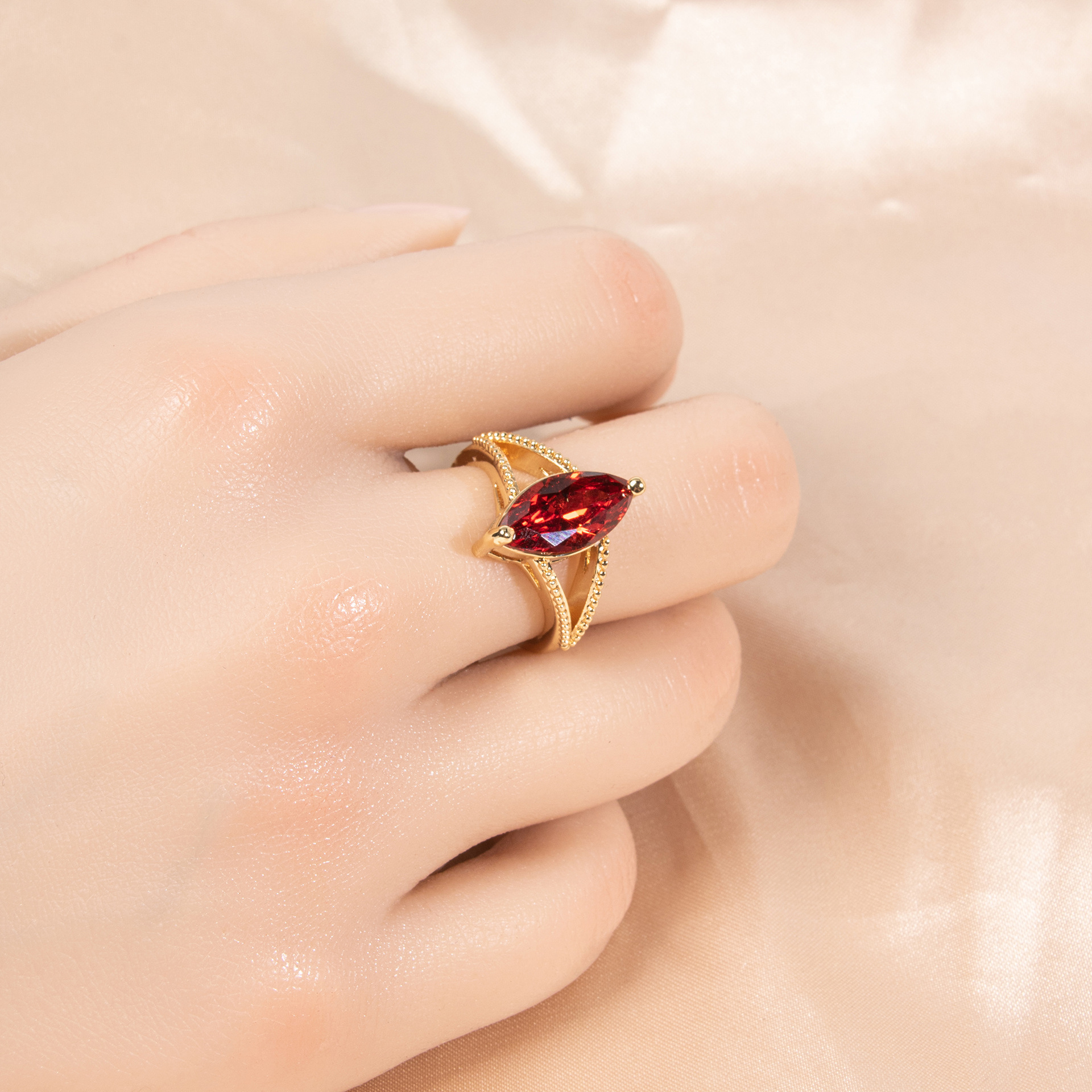 New high quality zircon ring