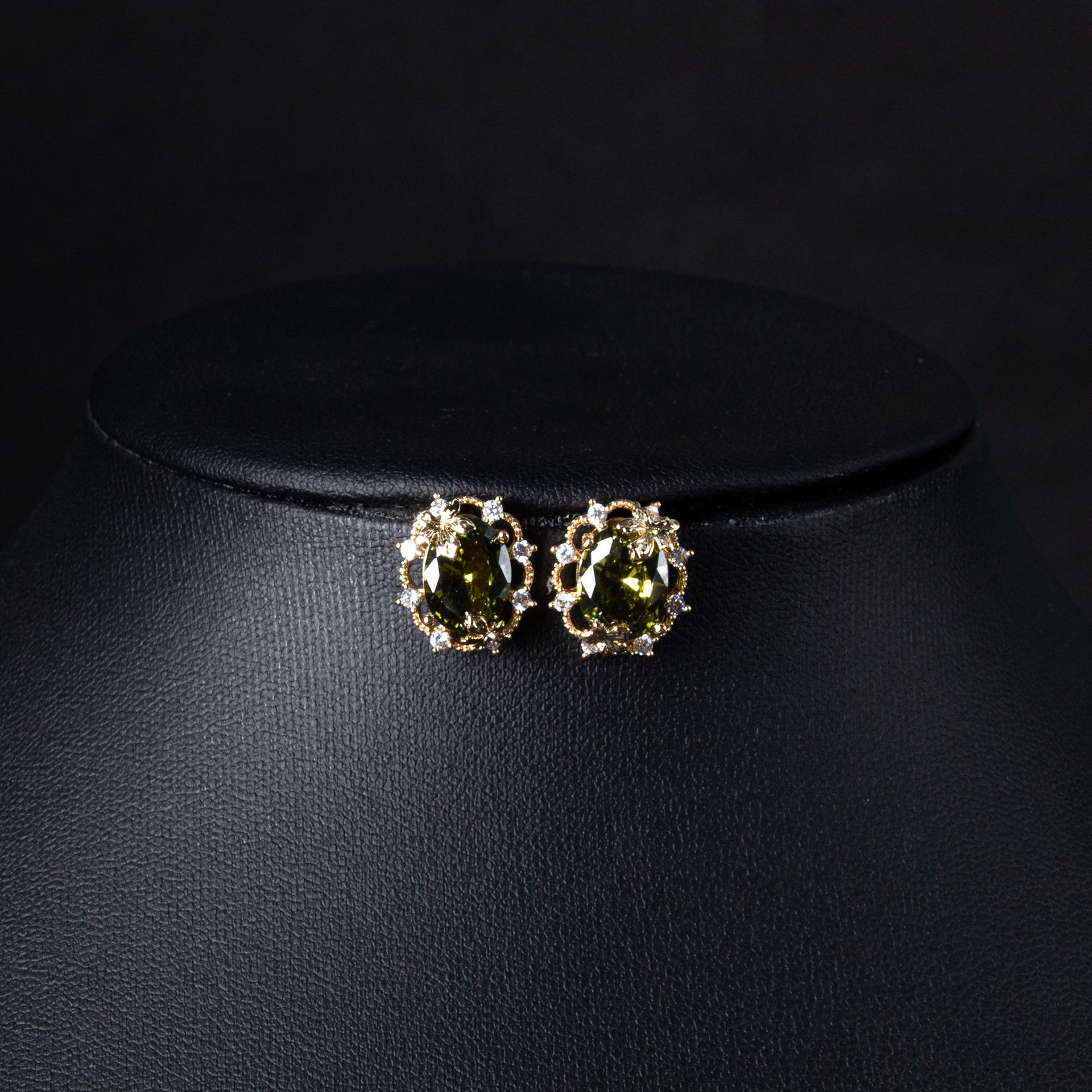 New elegant zircon earrings