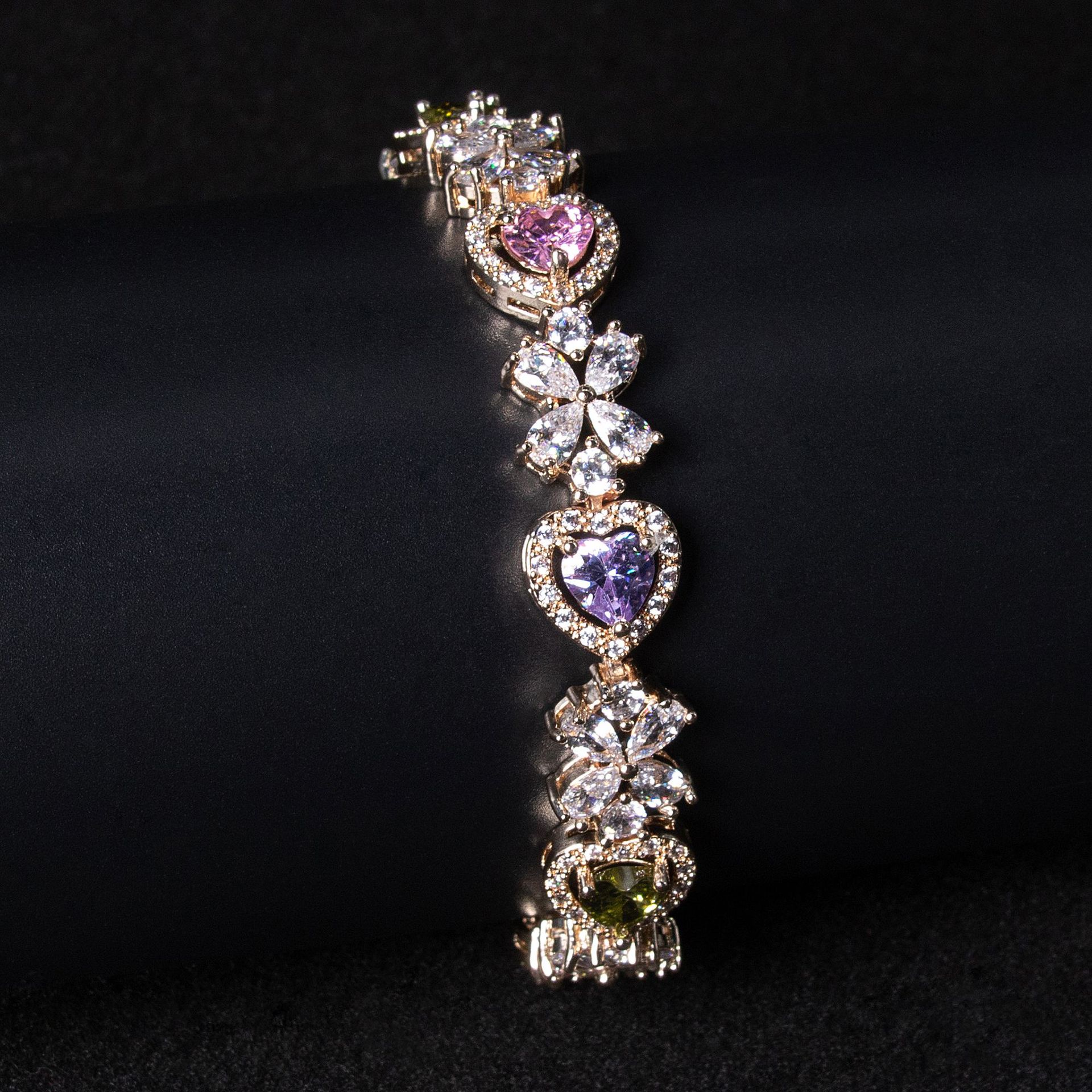 New heart-shaped zircon bracelet
