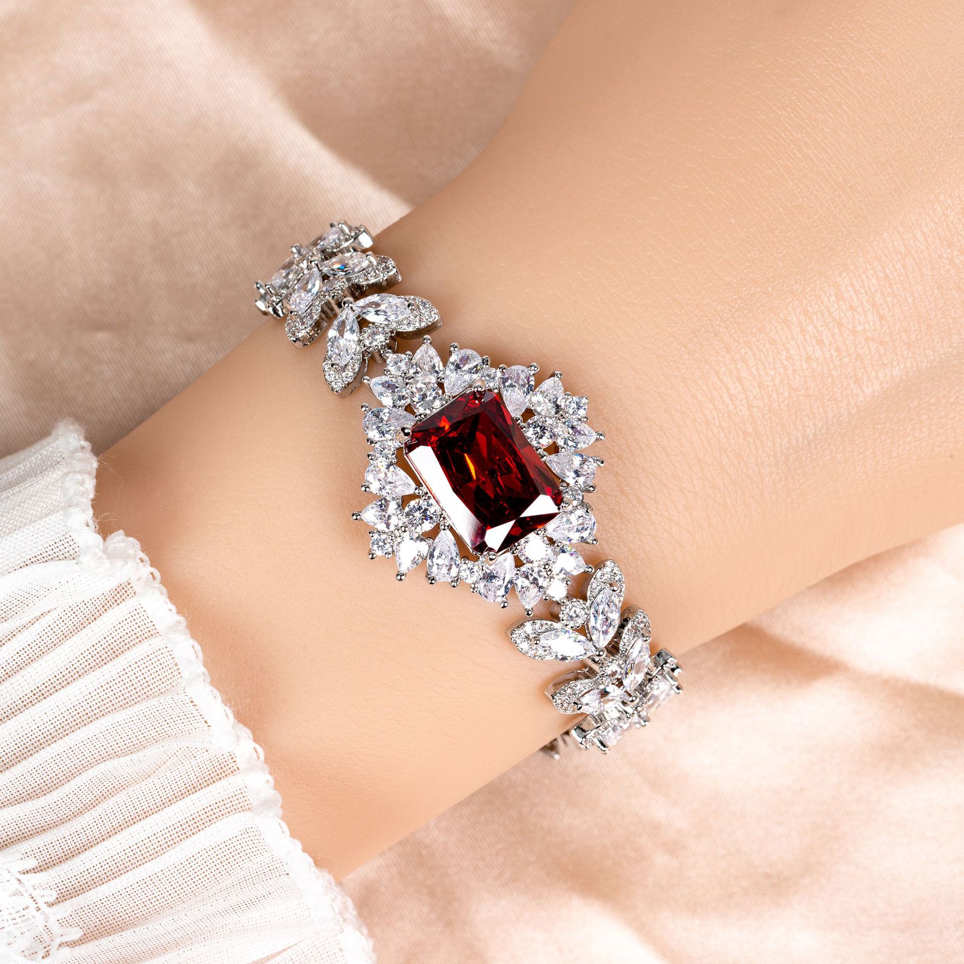 New zircon bracelet suitable for wedding