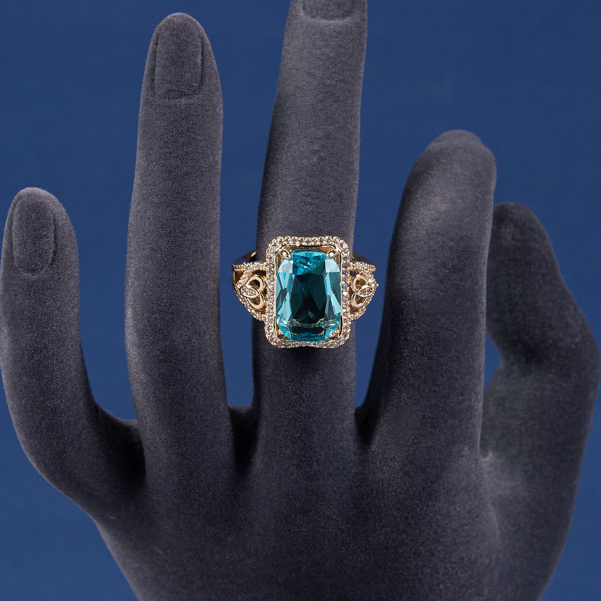 New high quality elegant zircon ring