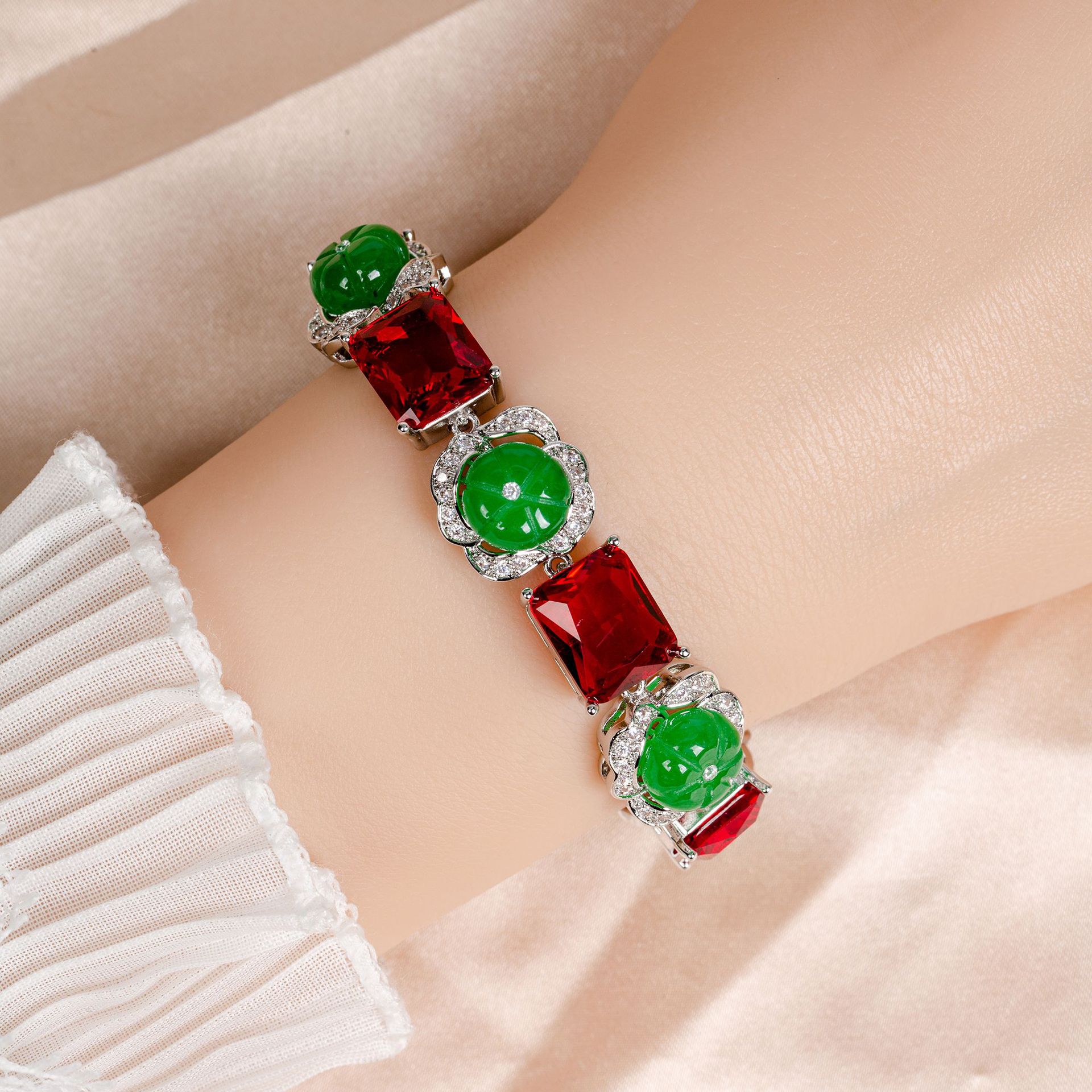 New elegant zircon bracelet