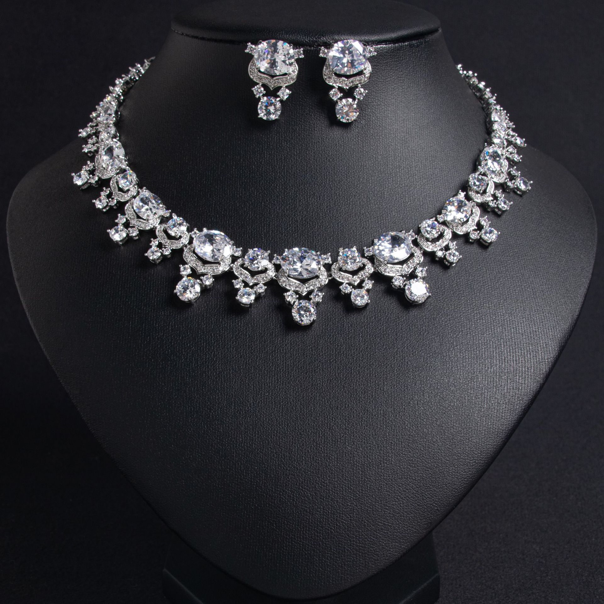 New zircon jewelry set suitable for banquets