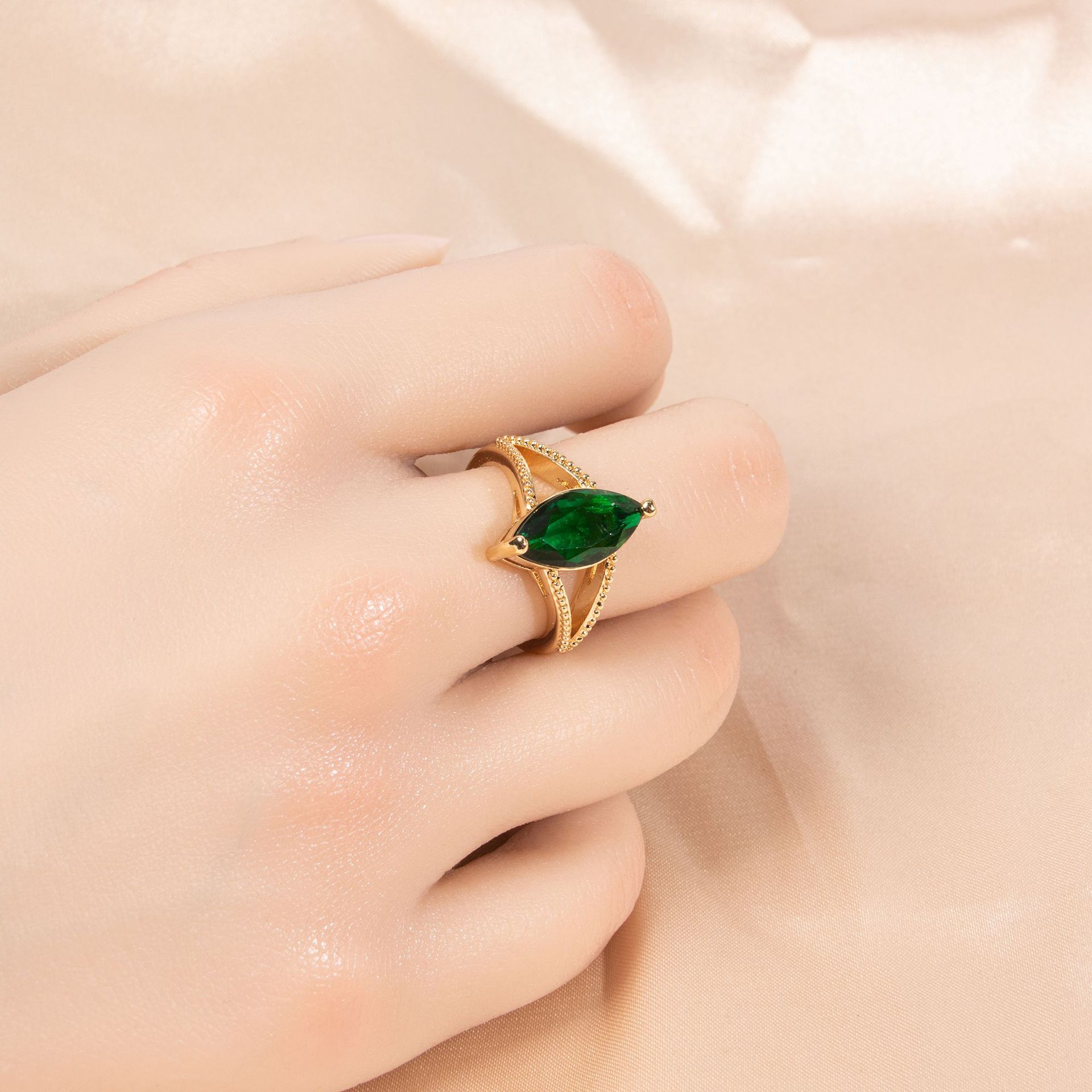 New high quality zircon ring