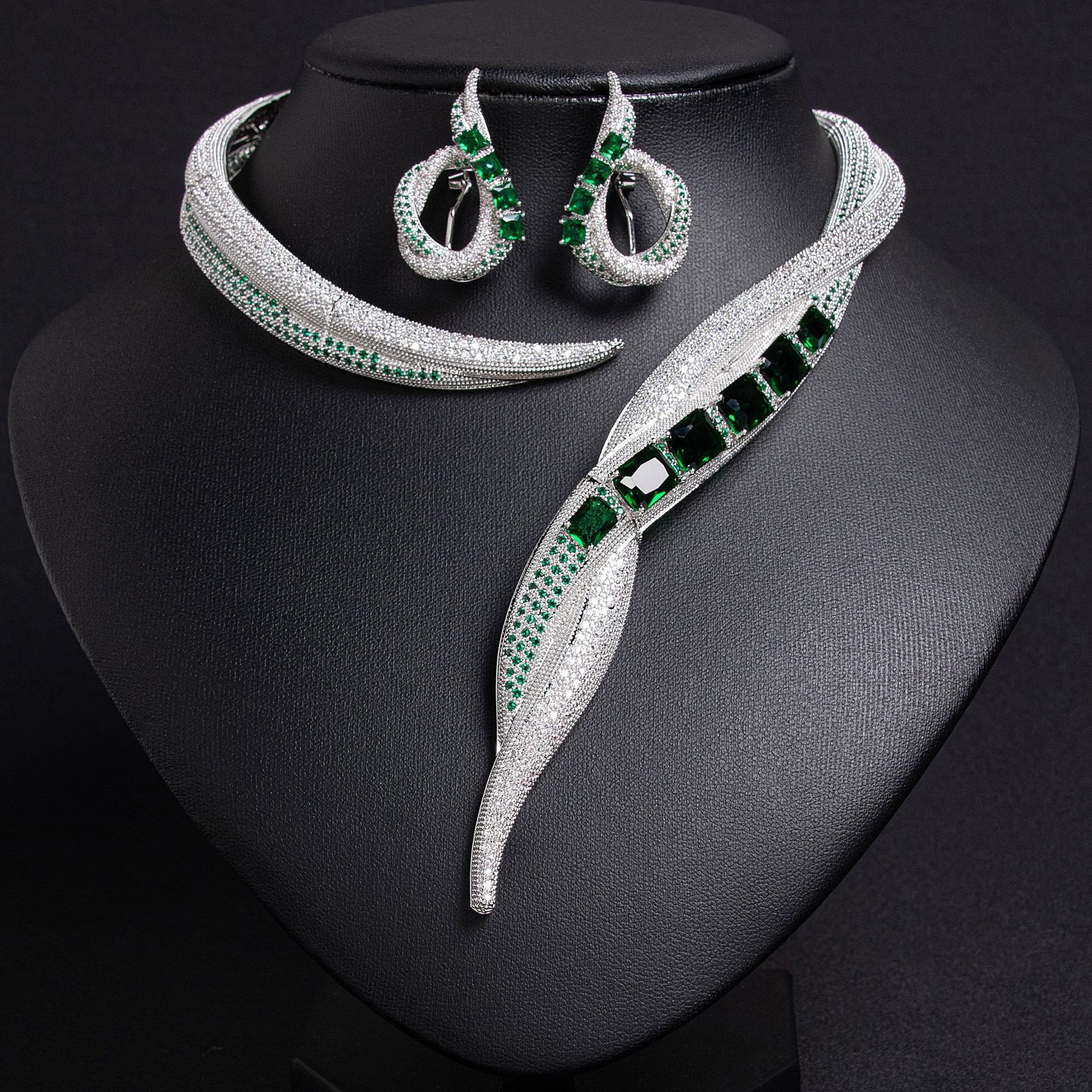 A stylish zircon necklace and earrings set