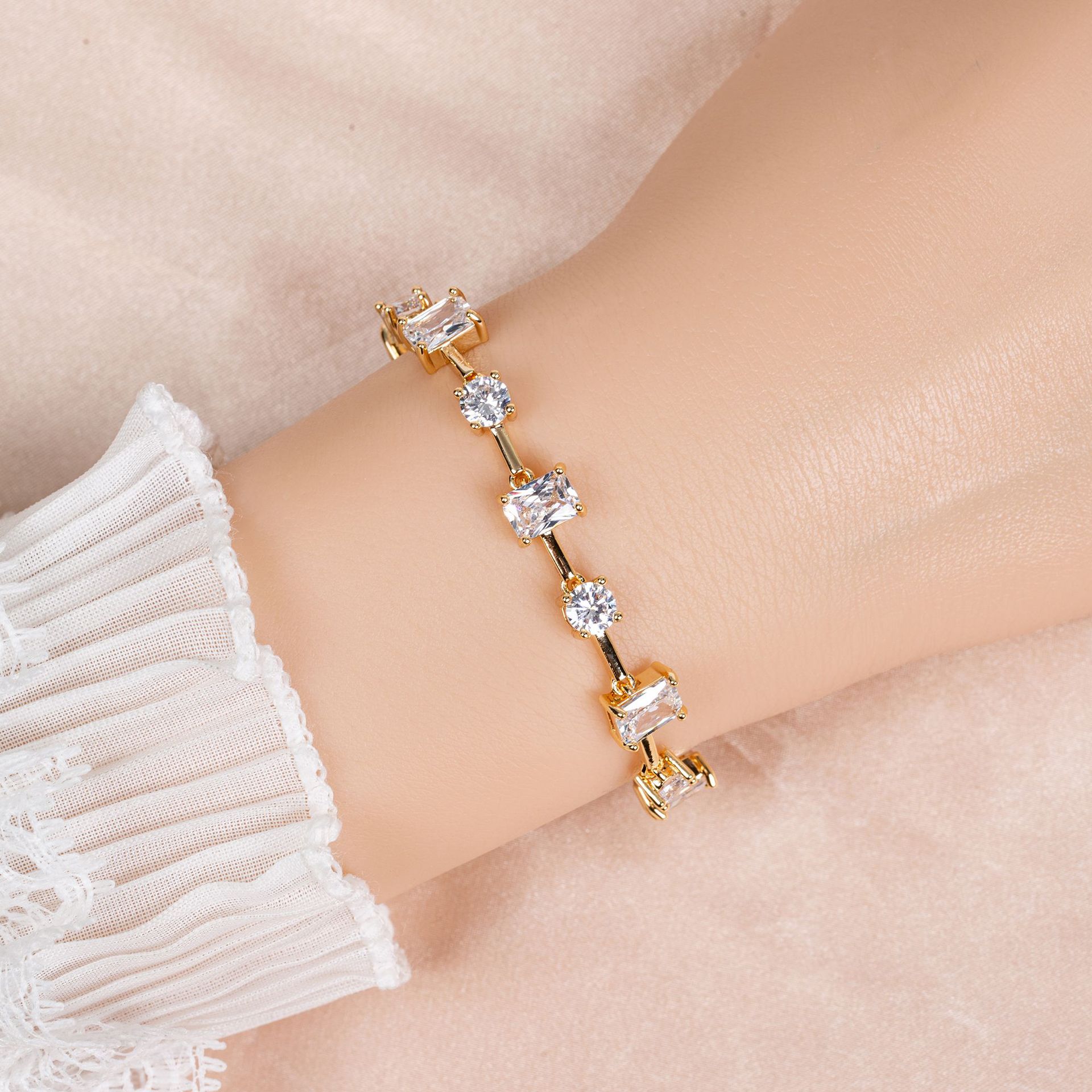 New beautiful zircon bracelet