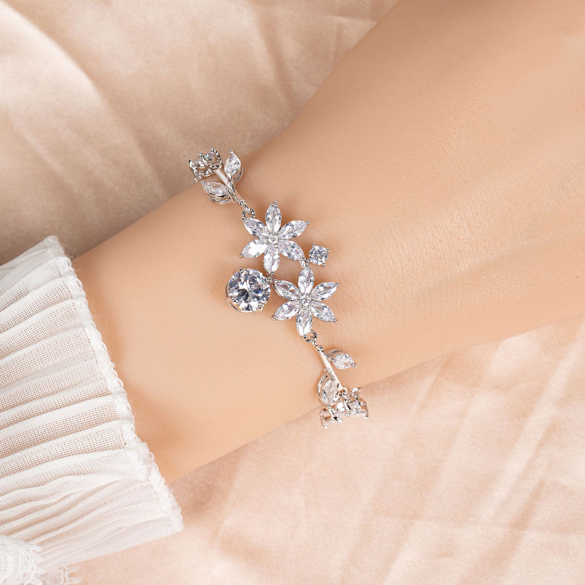 New flower leaf zircon bracelet