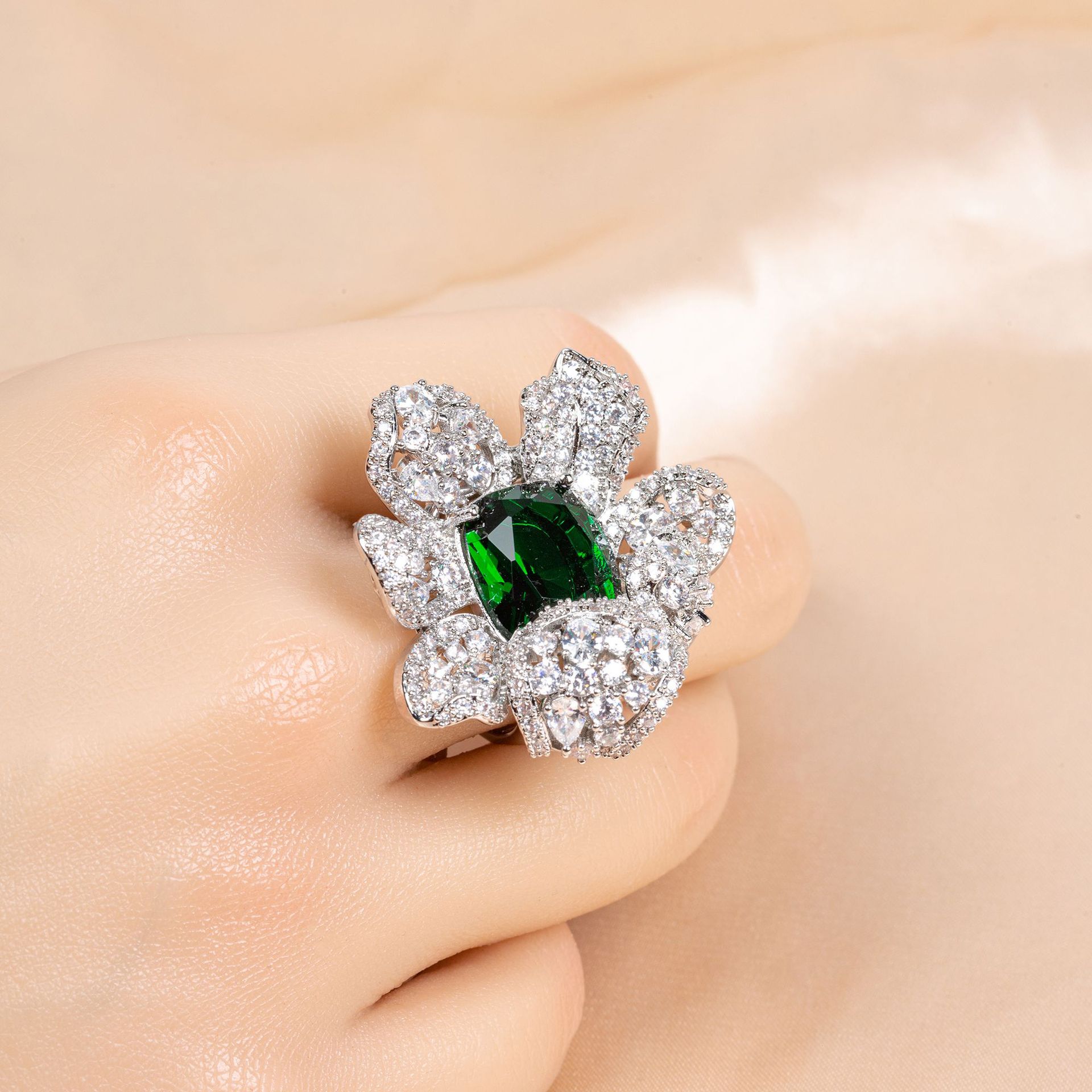 New high quality creative flower zircon ring