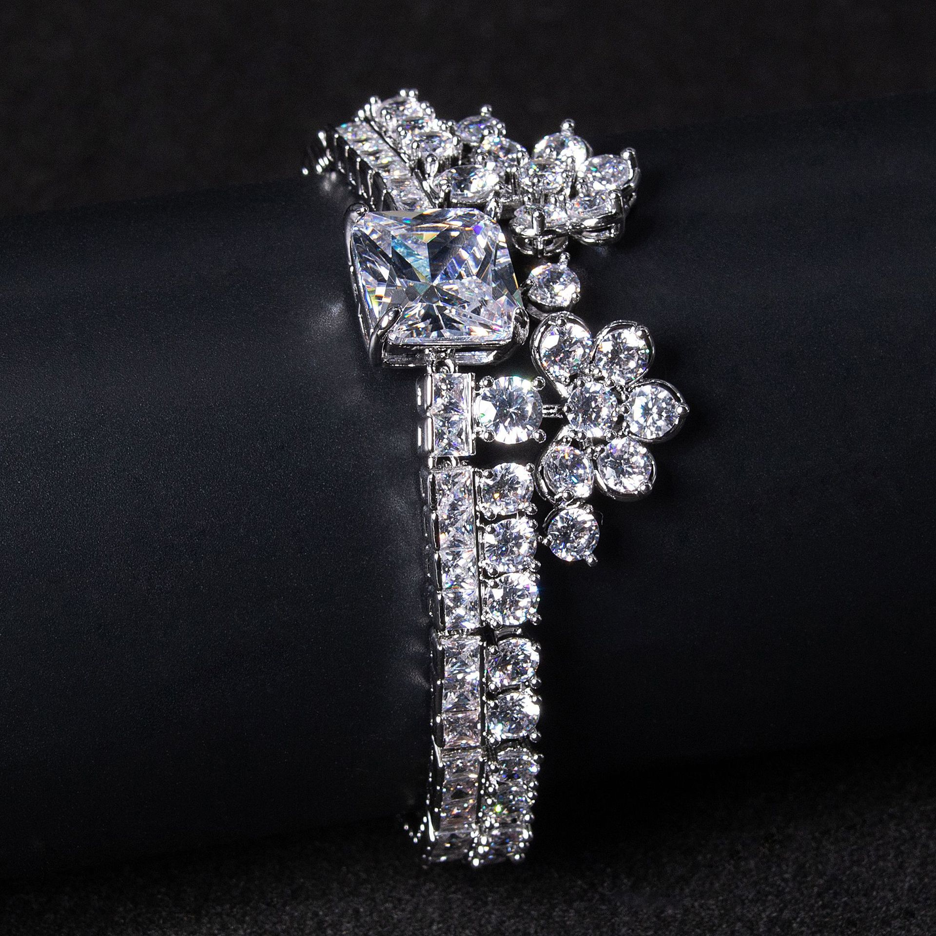 New high-quality and unique zircon bracelet