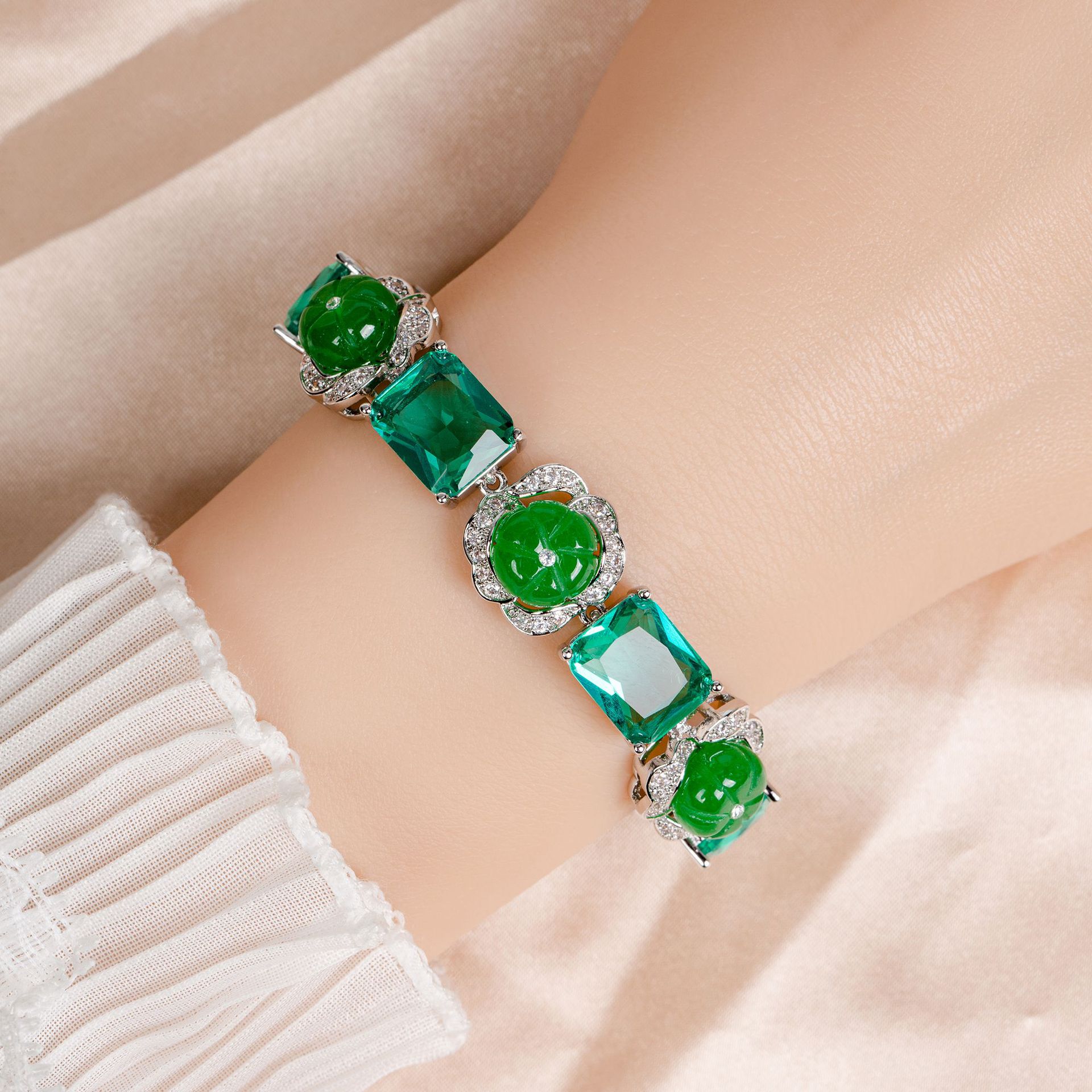 New elegant zircon bracelet