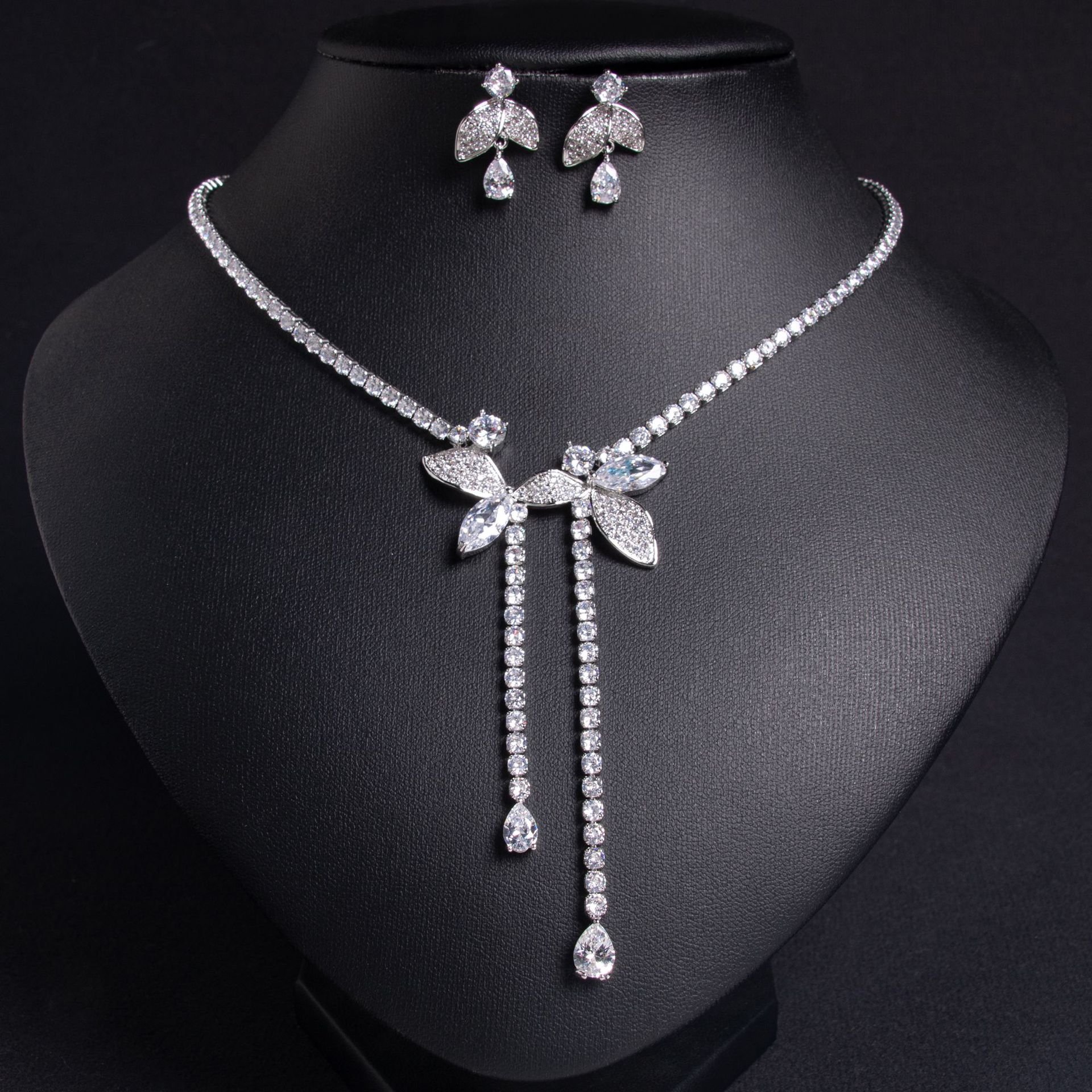 Elegant Crystal Necklace and Earring Set