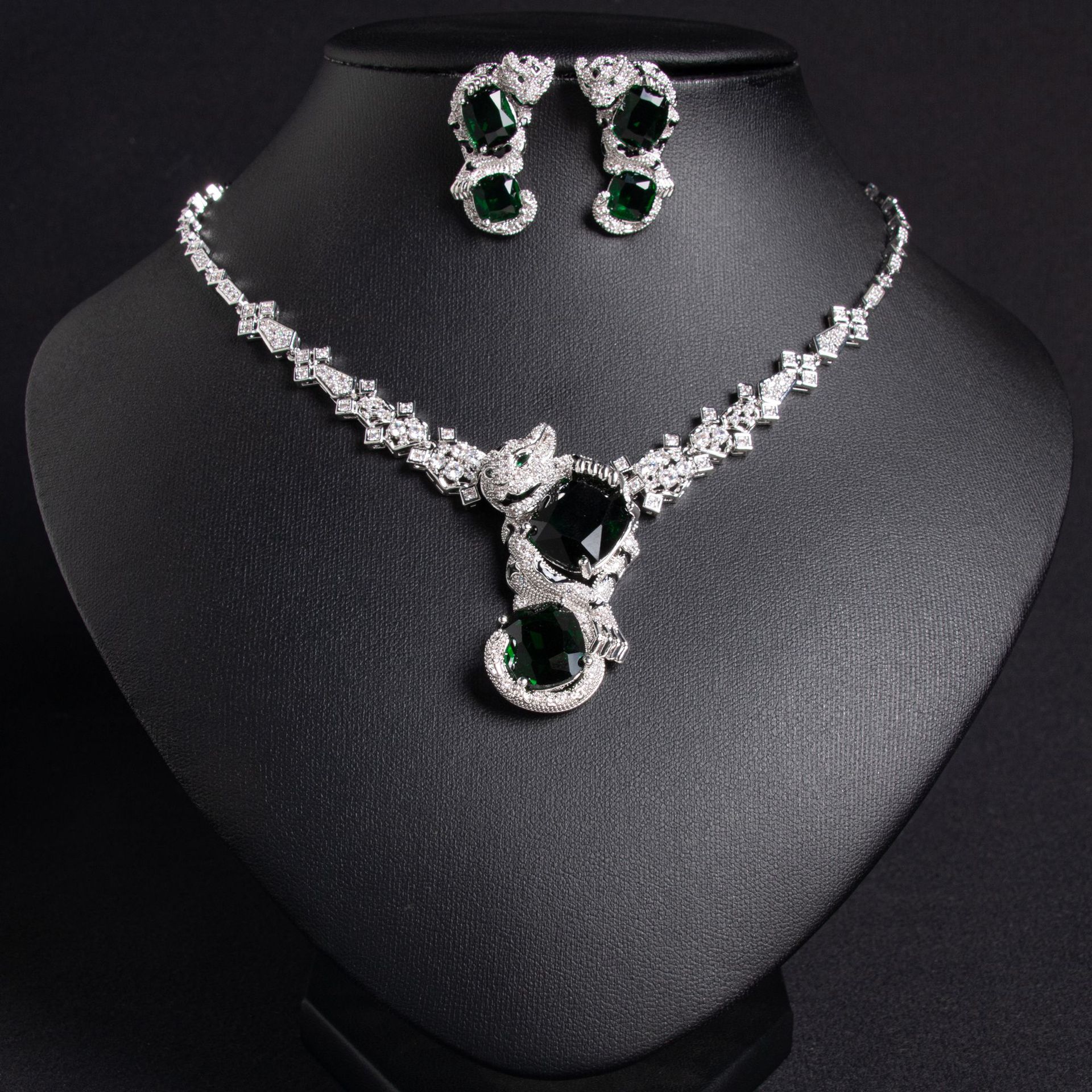 New Leopard Embracing Zircon Jewelry Set