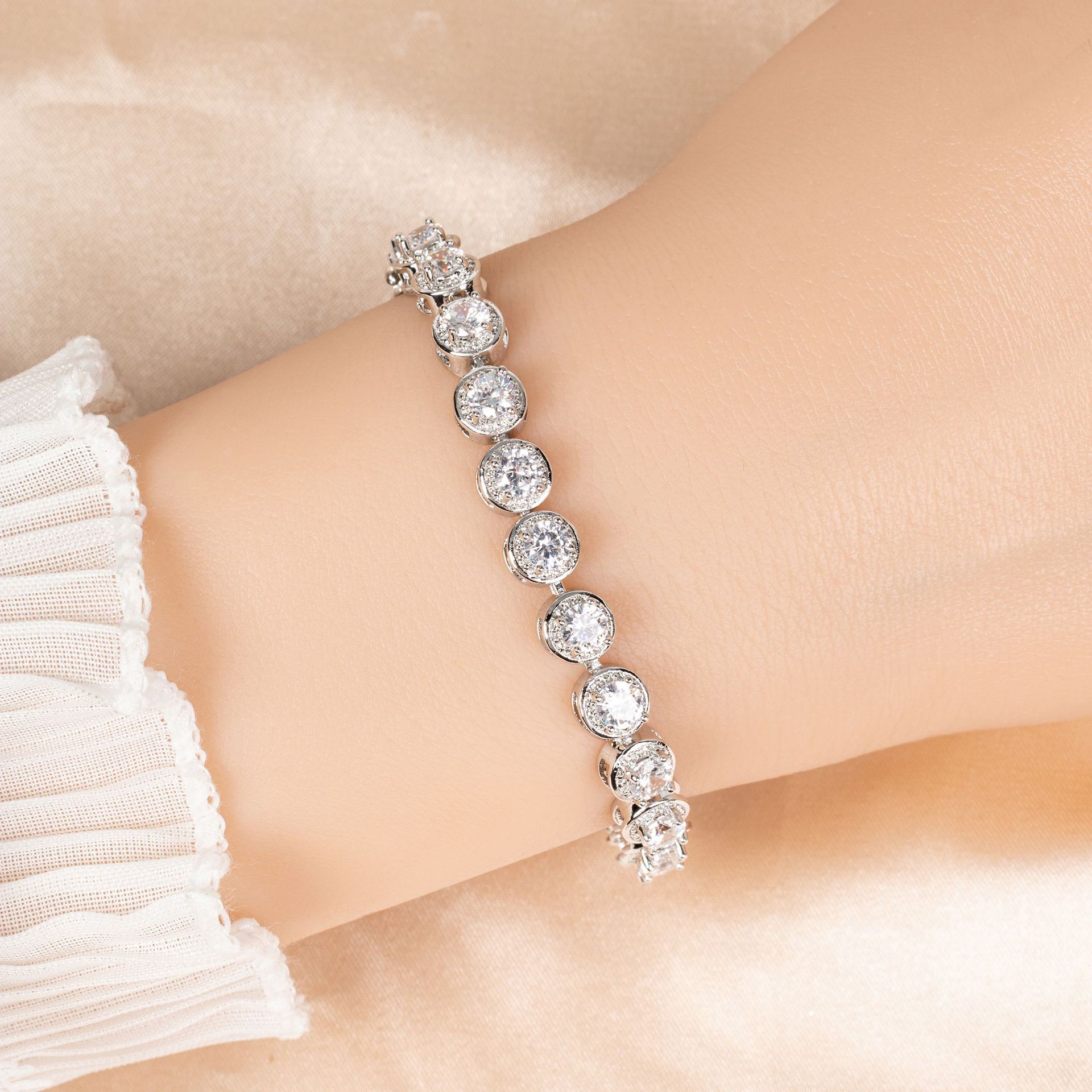 New high quality simple zircon bracelet