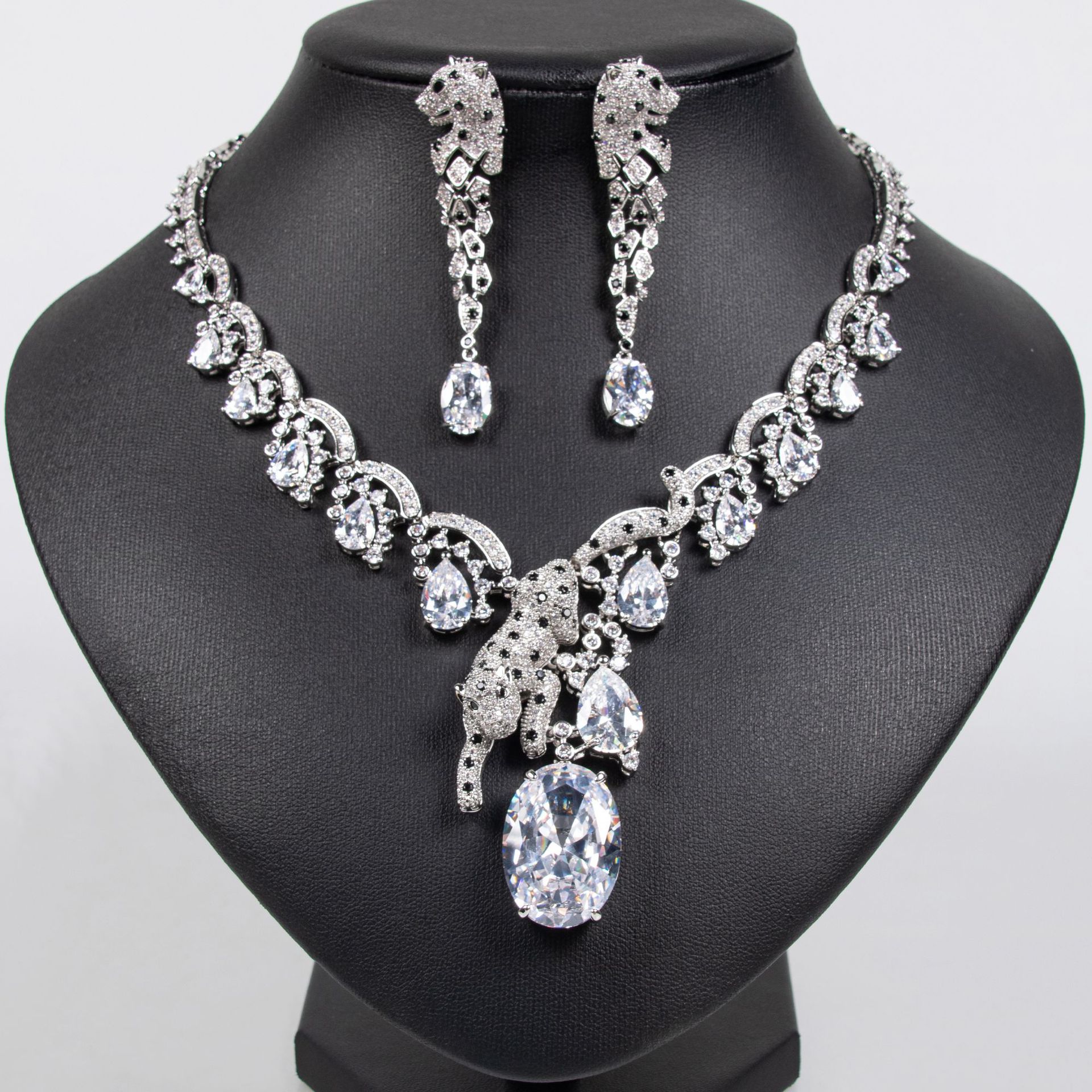 New Leopard Shaped Zircon Jewelry Set