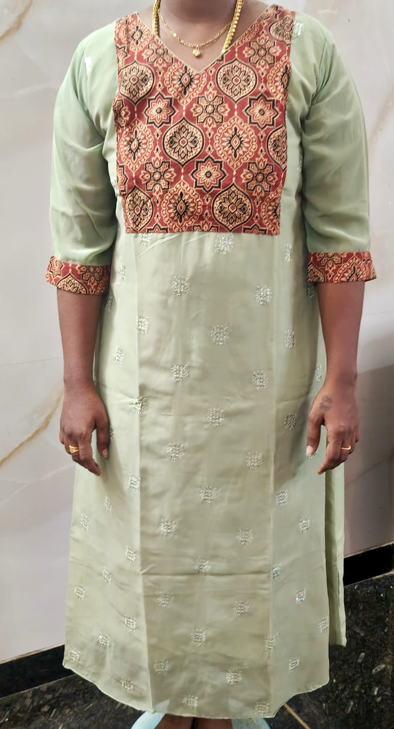 Women's Embroidered Kurti