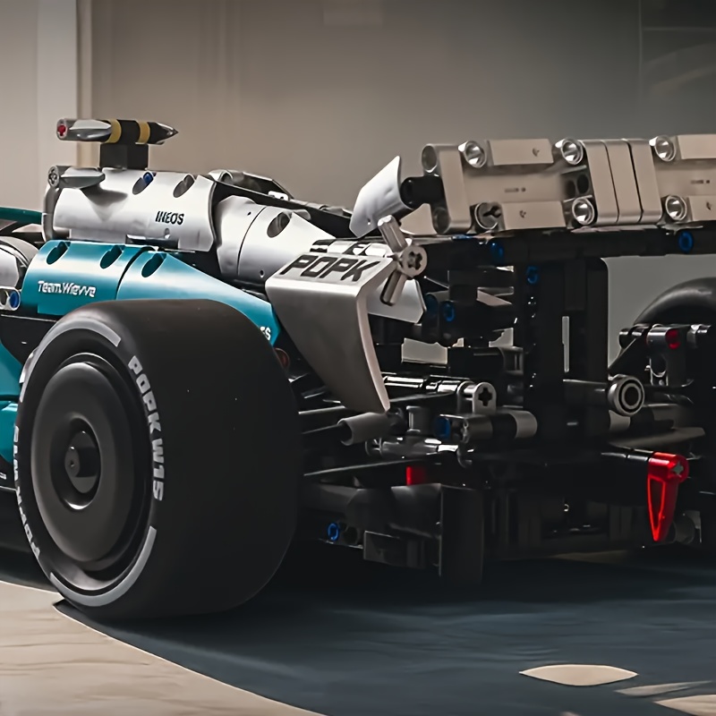 Mercedes-AMG F1 W14 E Performance Racing Car Model Building Kit – 1:8 Scale