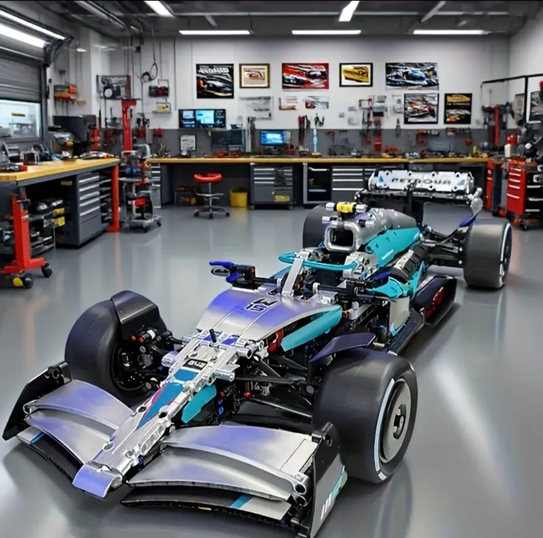 Mercedes-AMG F1 W14 E Performance Racing Car Model Building Kit – 1:8 Scale