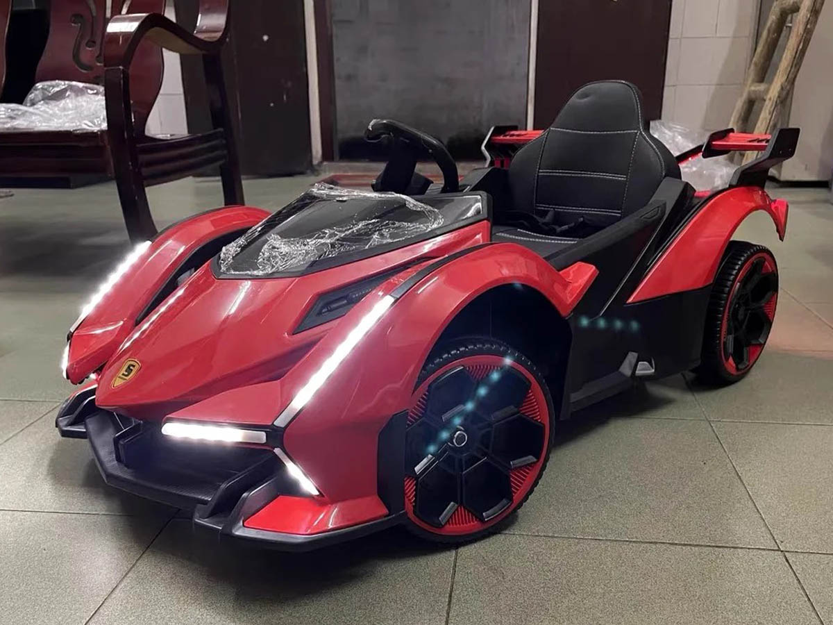 Rechargeable electric car for children aged 1 to 5 years