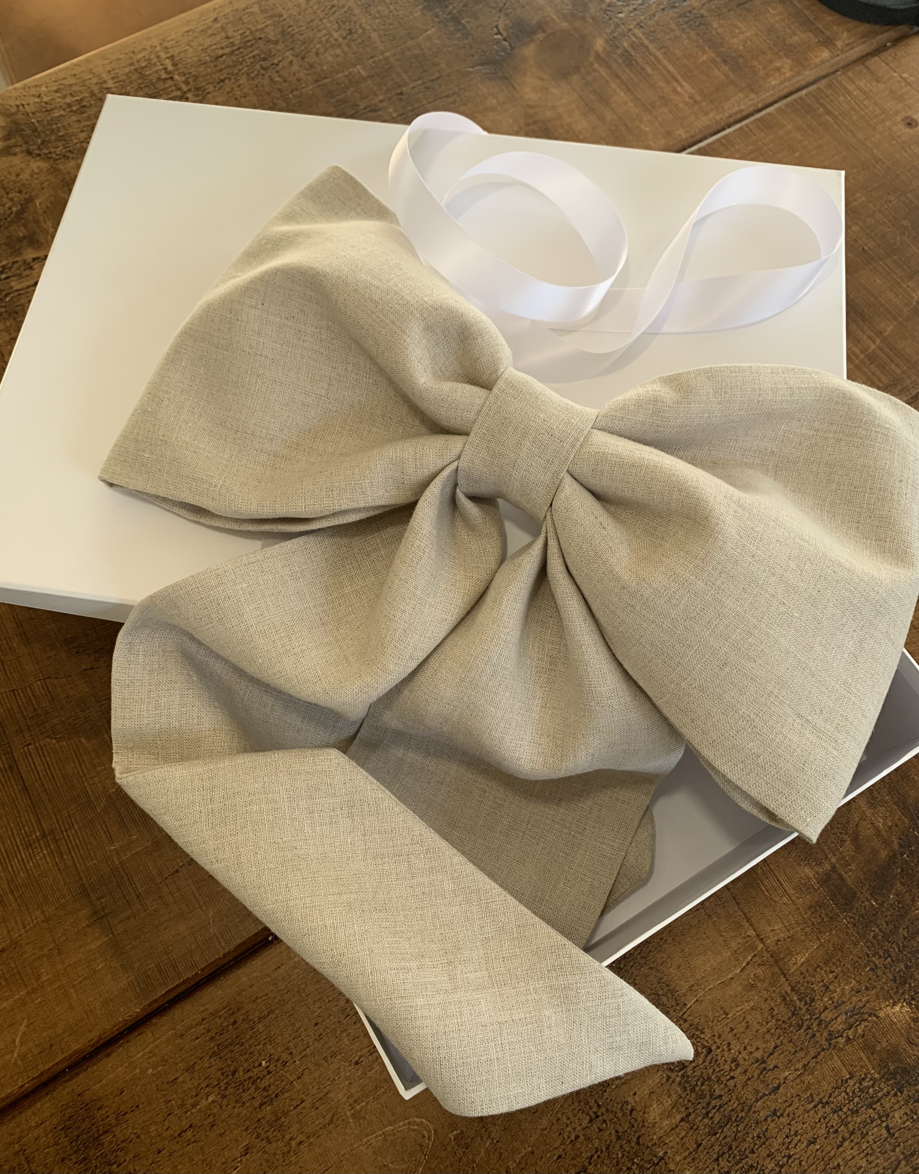 Linen Bow