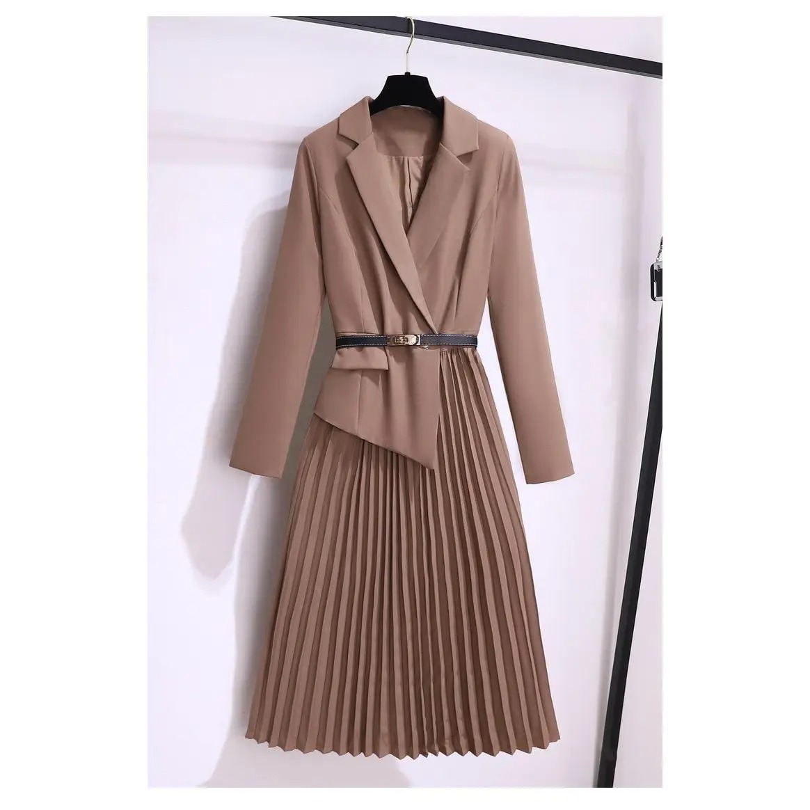 Elegant pleated midi dress with blazer