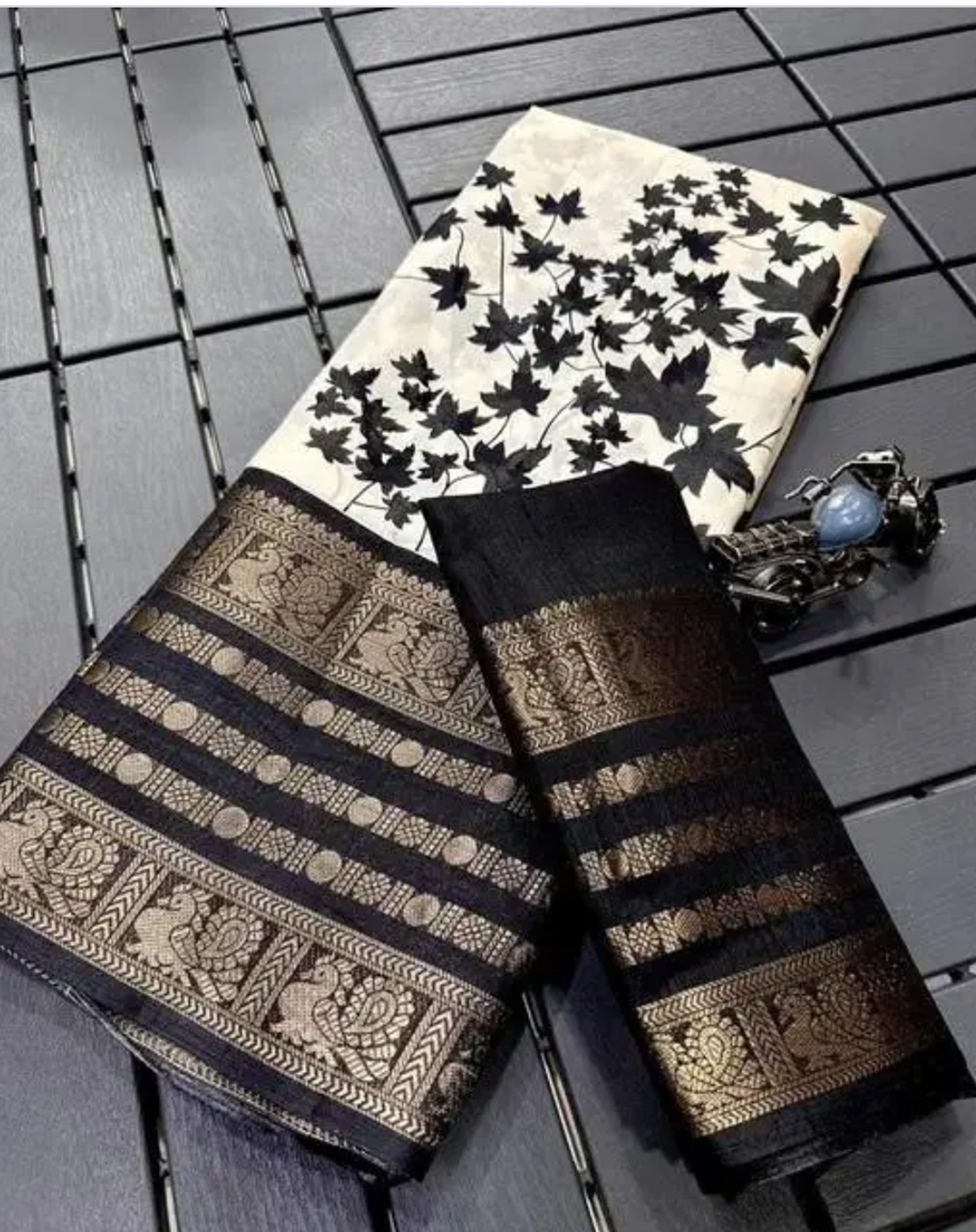  Kashmiri Mapple Leaf Design Georgette Saree