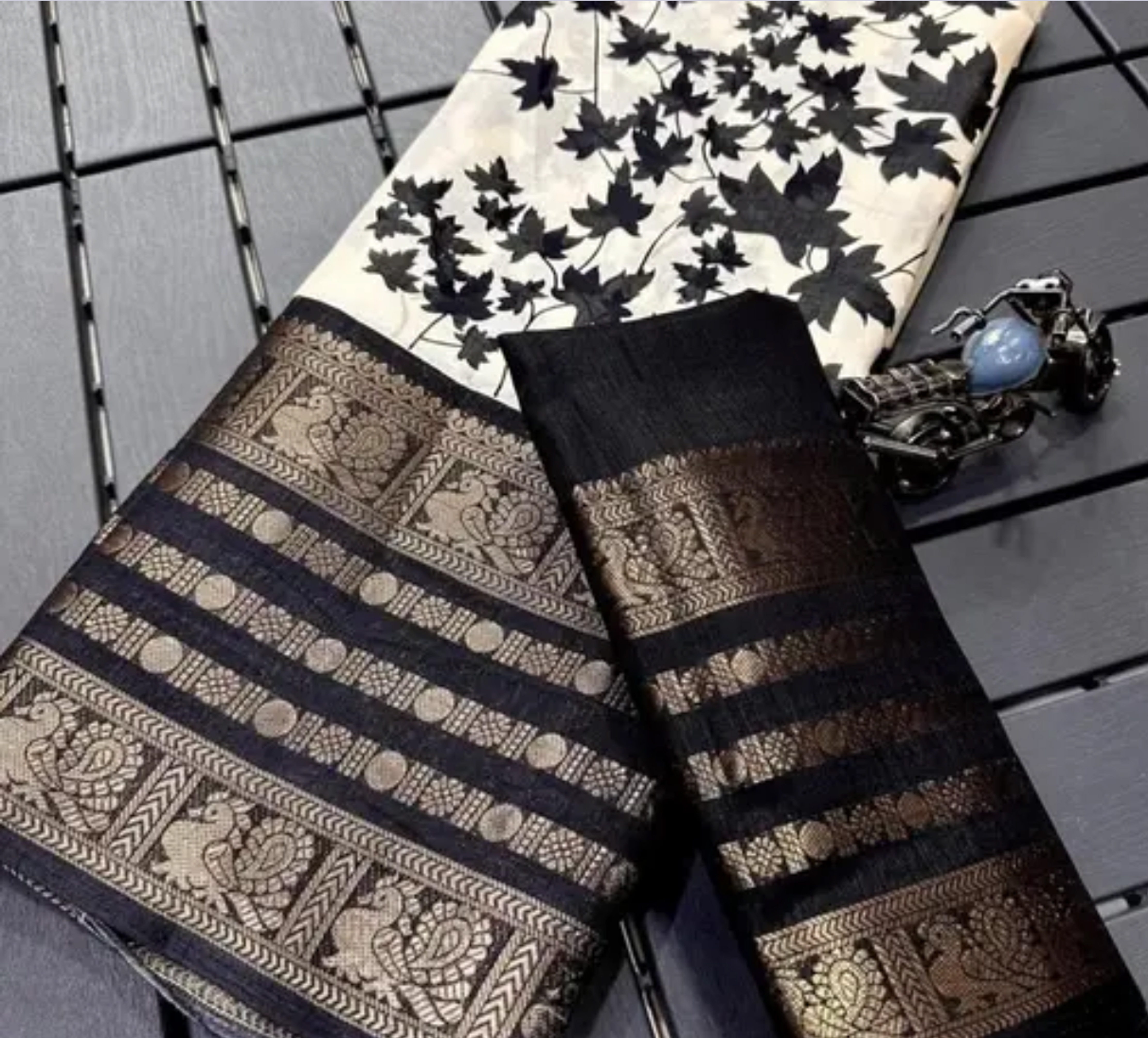  Kashmiri Mapple Leaf Design Georgette Saree