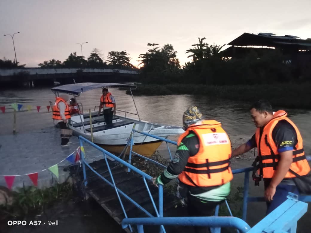 STARGAZING AT KUALA KURAU