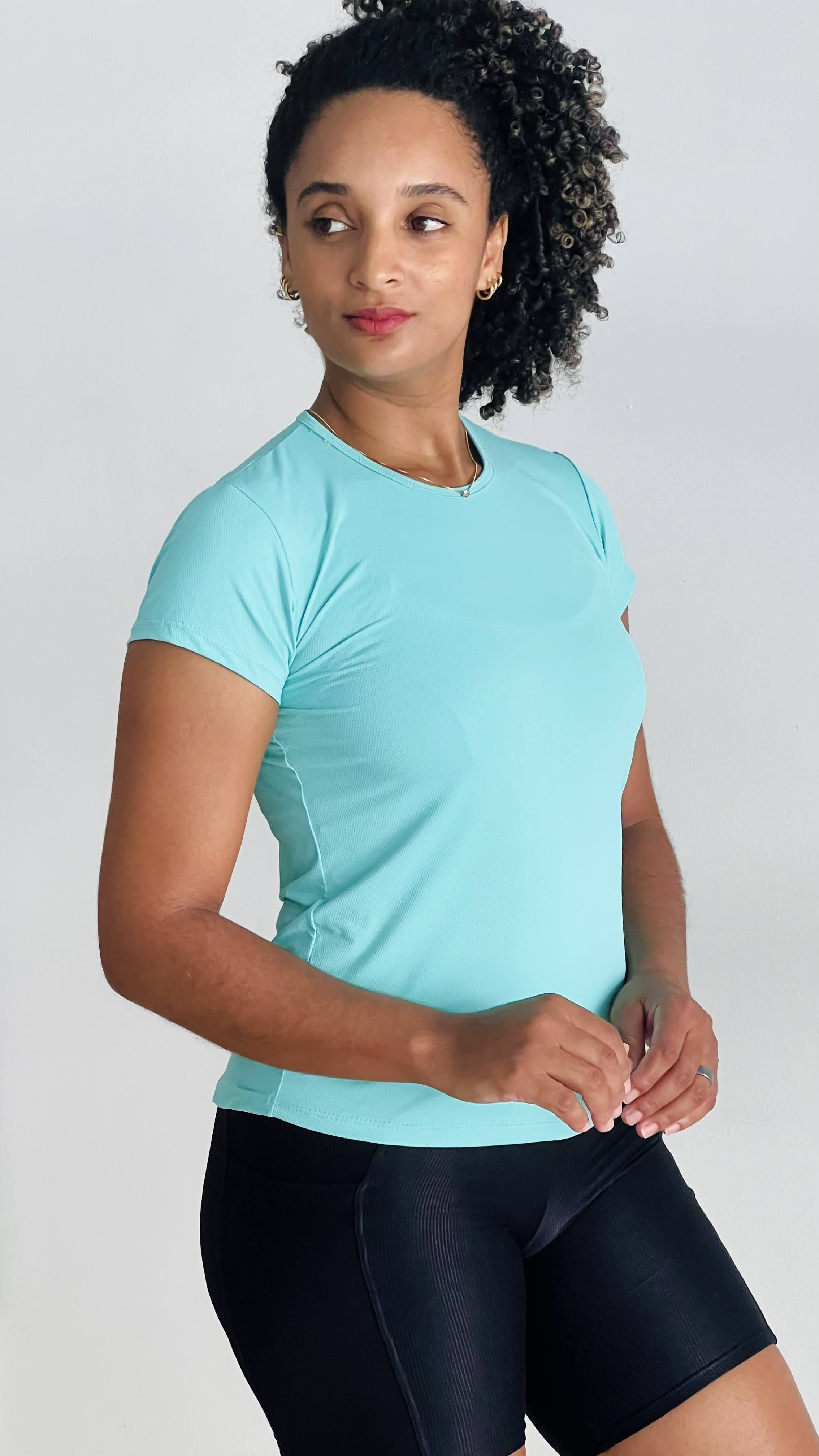 Camiseta esportiva feminina azul claro