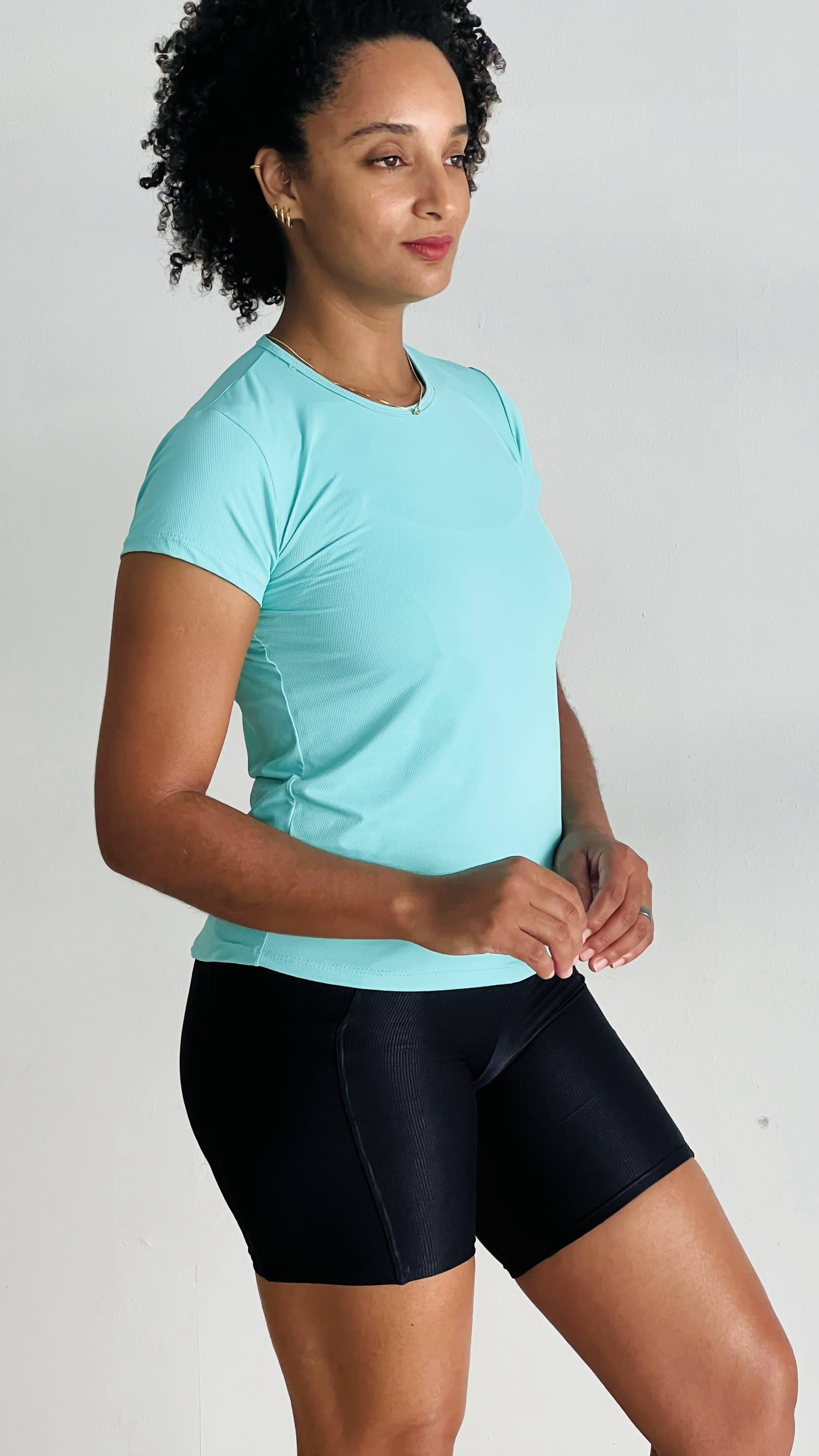 Camiseta esportiva feminina azul claro