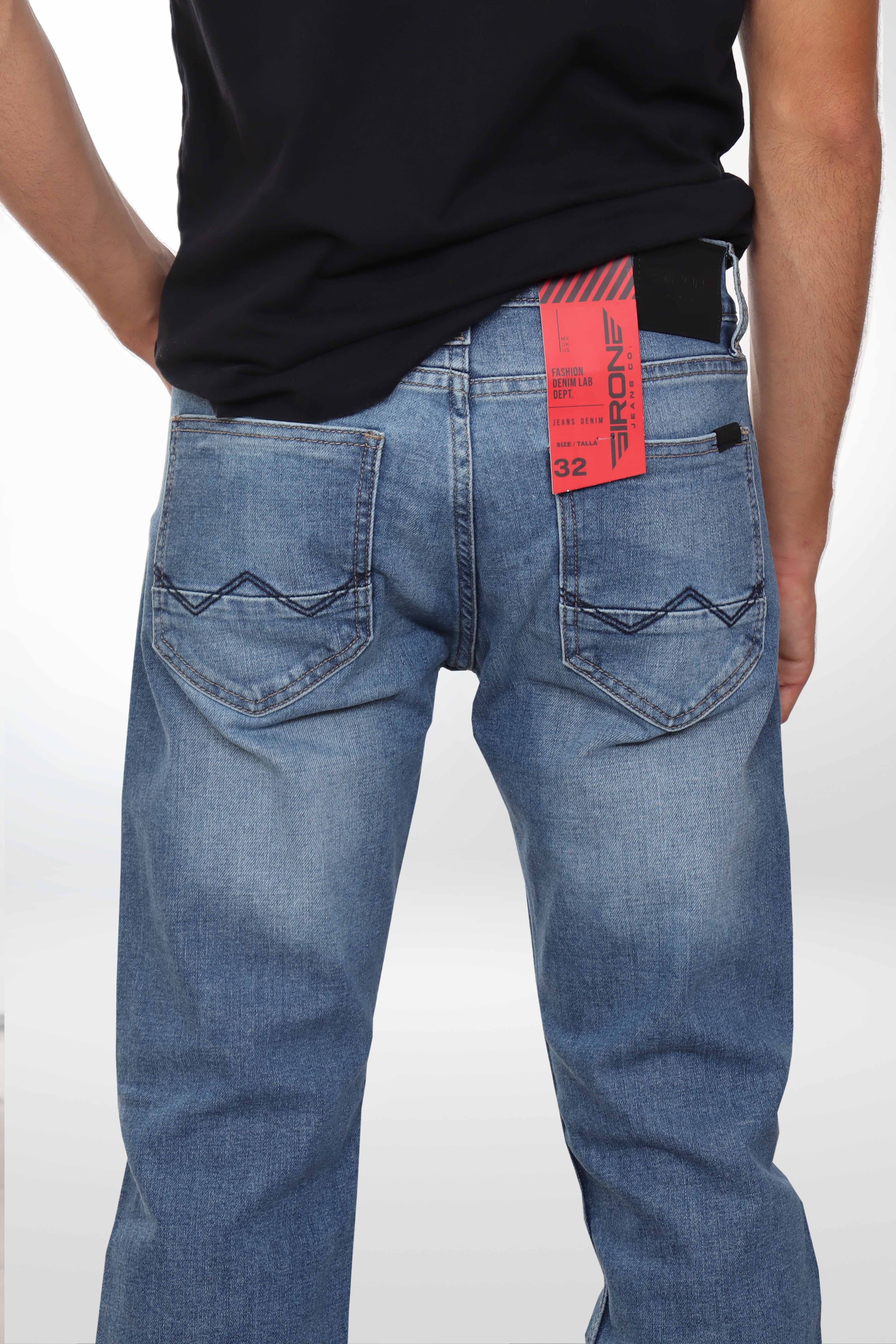 Jeans straight blue clear liso con lavado 