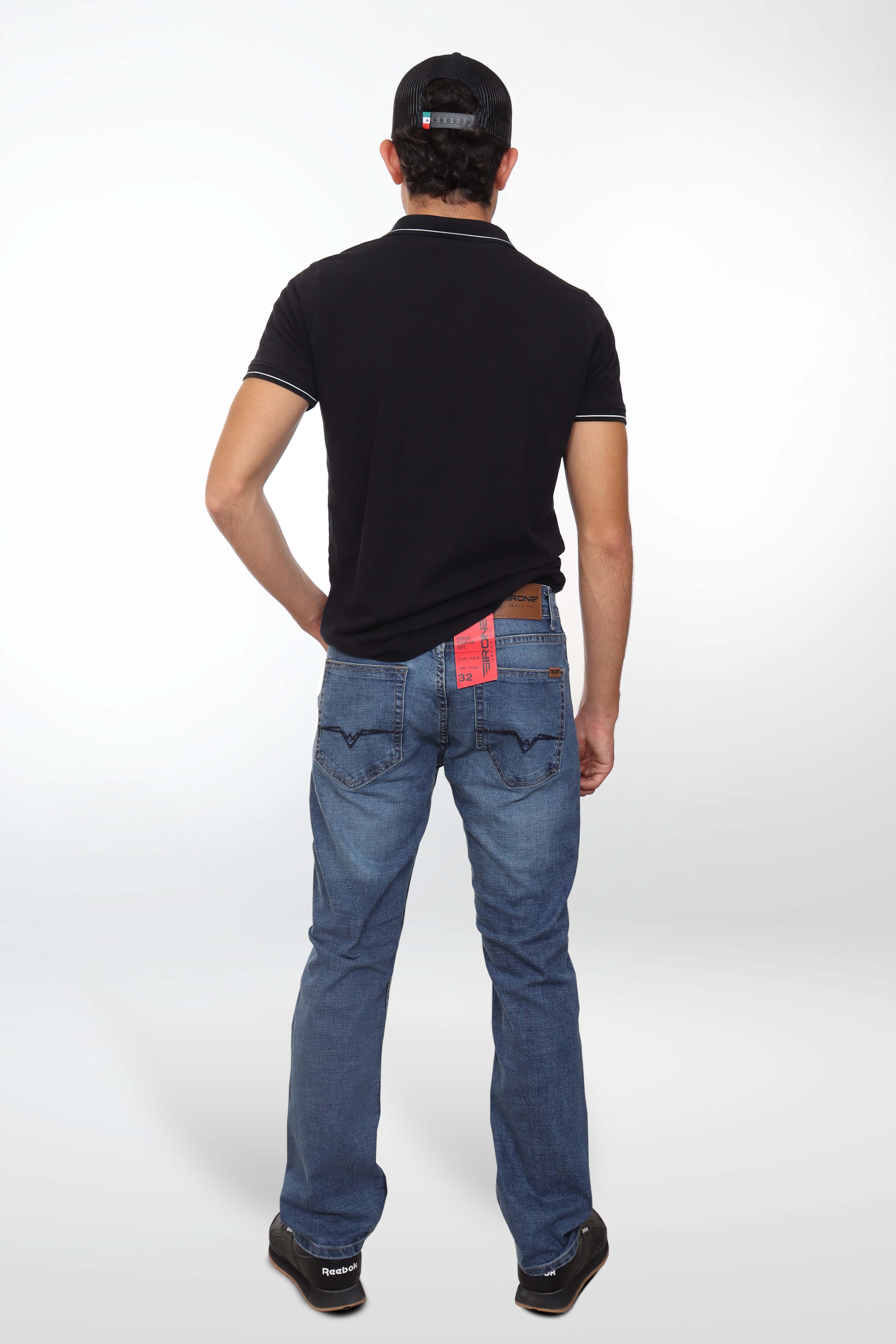 Jeans straight blue clear con destrucción lavado intenso