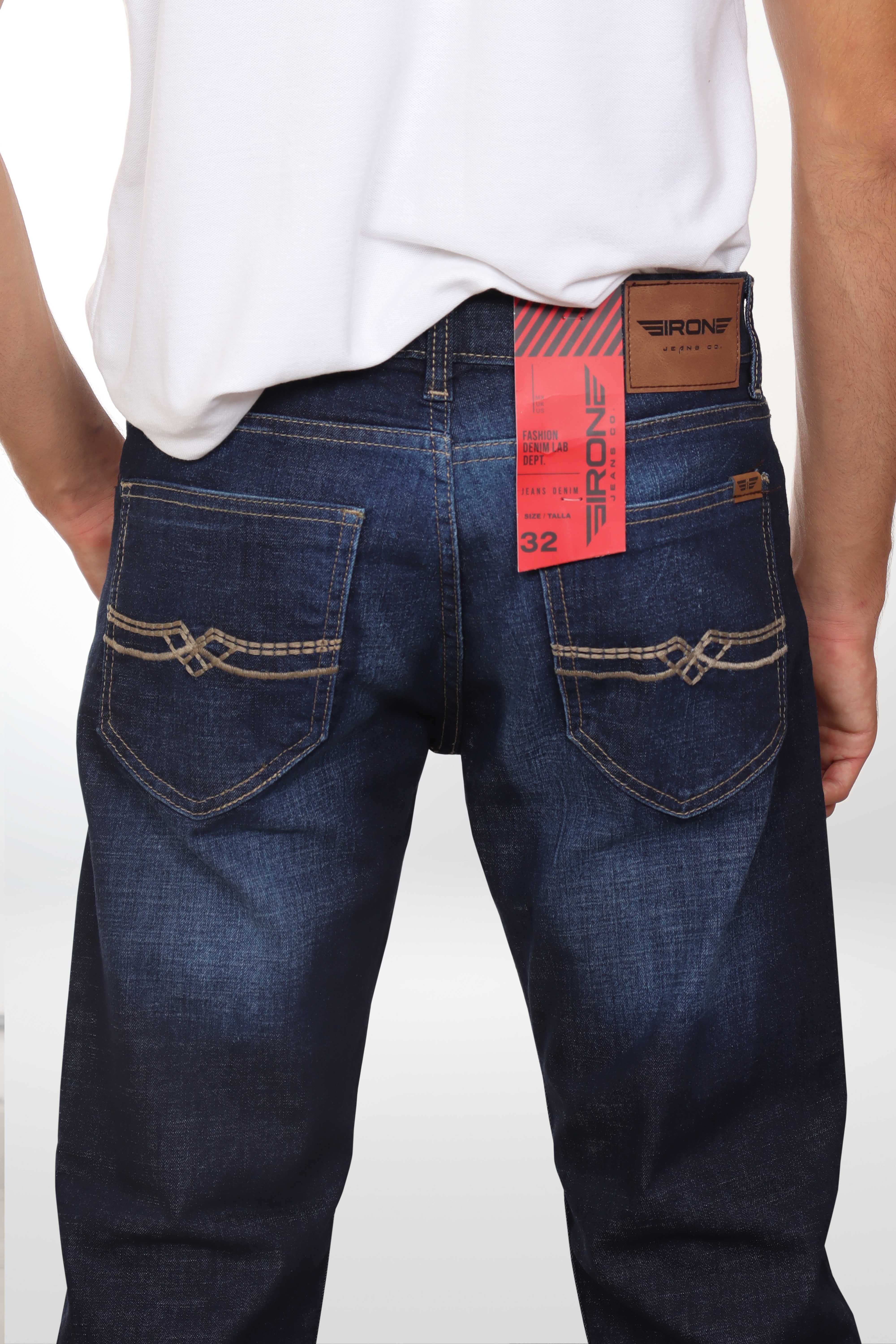 Jeans straight color azul intenso con lavado 