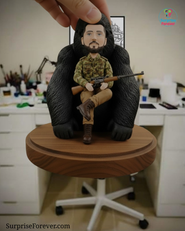 Collectible featuring Sculpture Package 