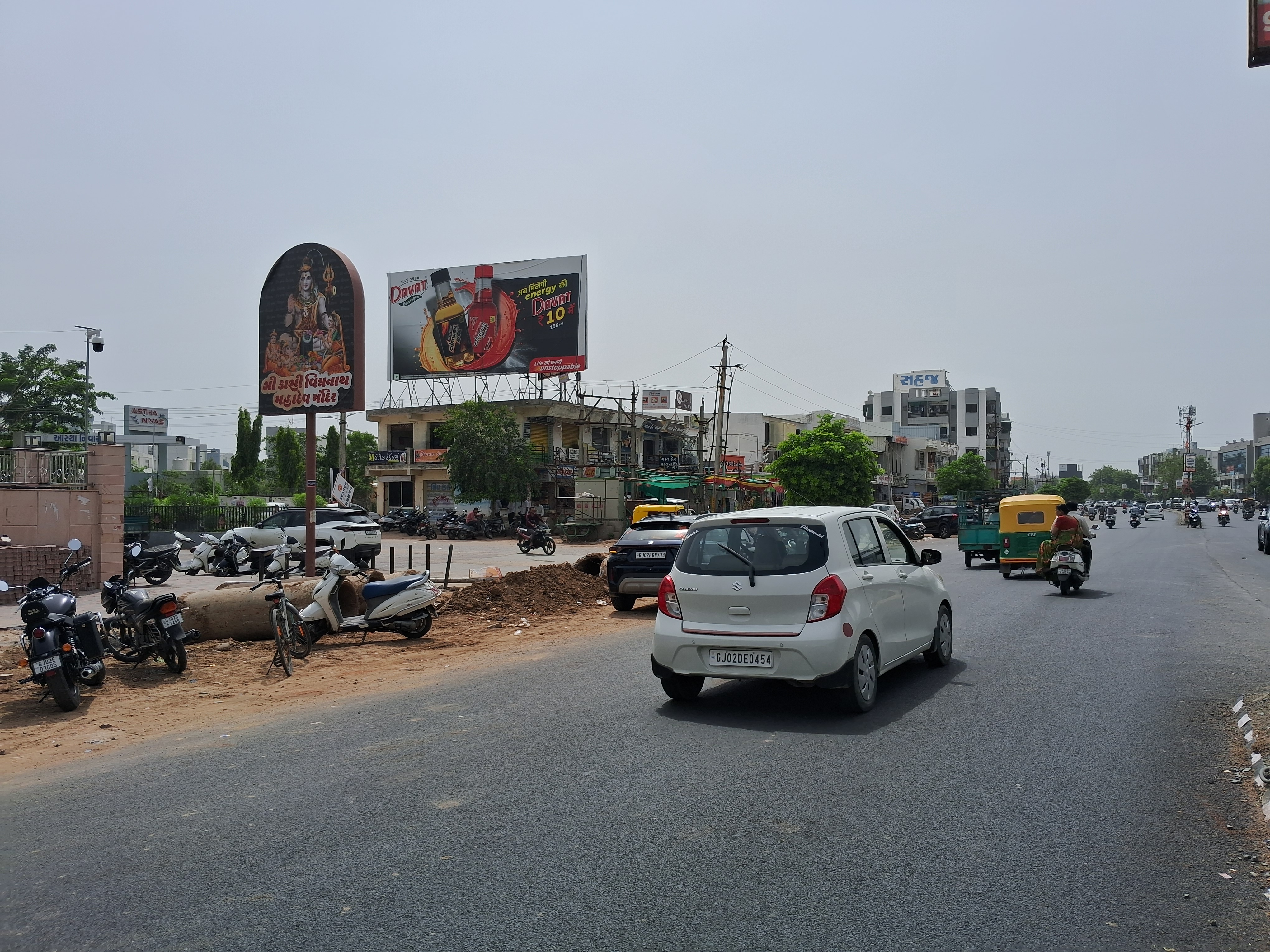 Radhanpur Road — Nr. Kashi Vishwanath Temple — 40×20 ft — DMart Circle → Radhanpur Circle