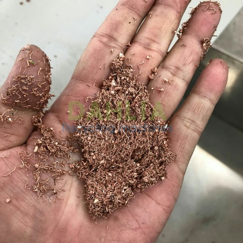 Circulating water type scrap copper wire sorting and recycling equipment