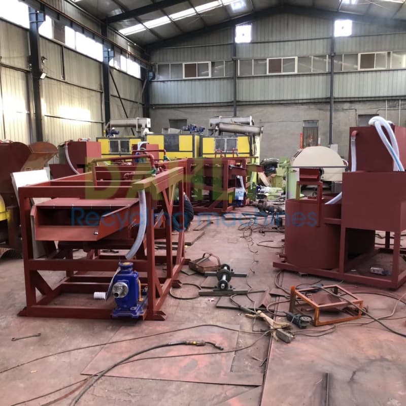 Circulating water type scrap copper wire sorting and recycling equipment