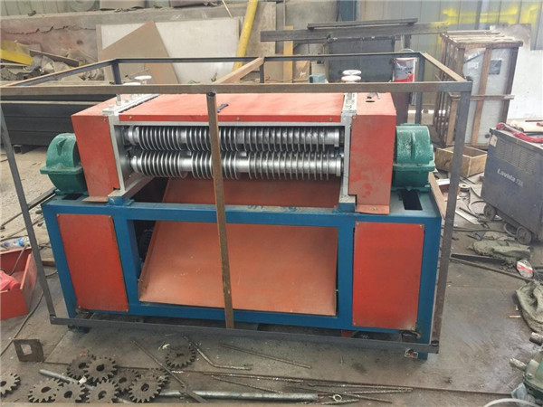 Scrap car radiator copper pipe peeling machine