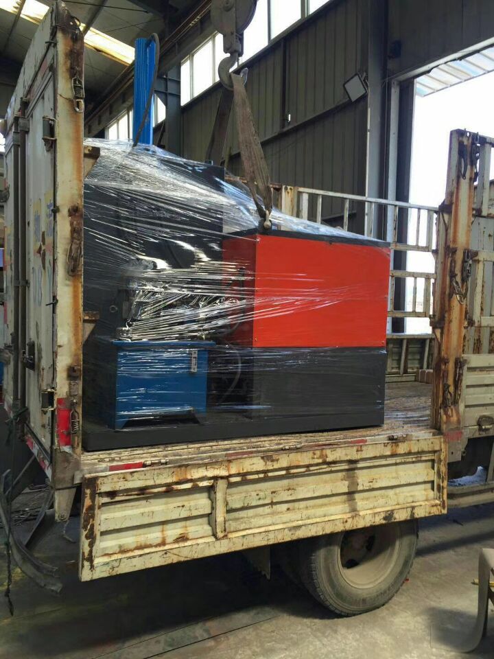 Hydraulic motor stator cutting and copper winding separator machine