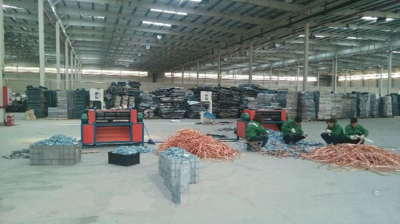 Scrap car radiator copper pipe peeling machine