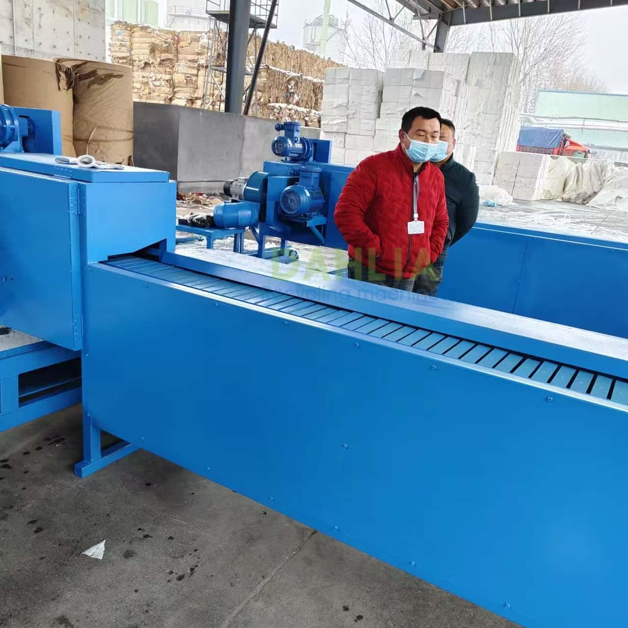 Large book spine cutting system for for paper mill