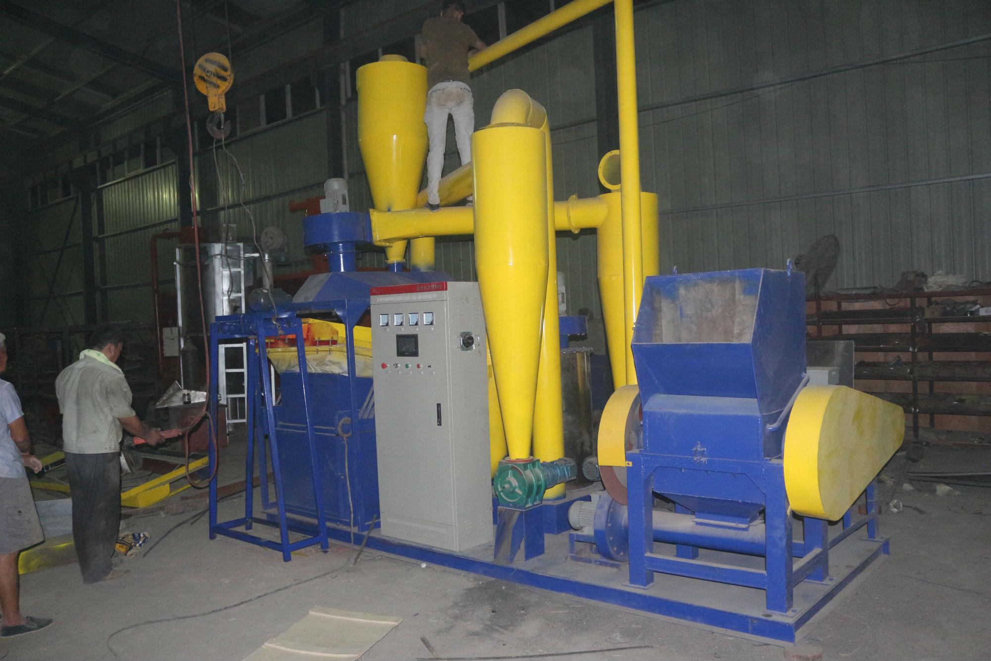 Electrostatic separation type large cable recycling machine