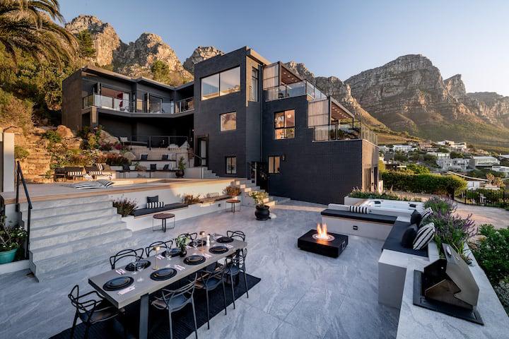 Camps Bay Holiday Villa | Ocean Views